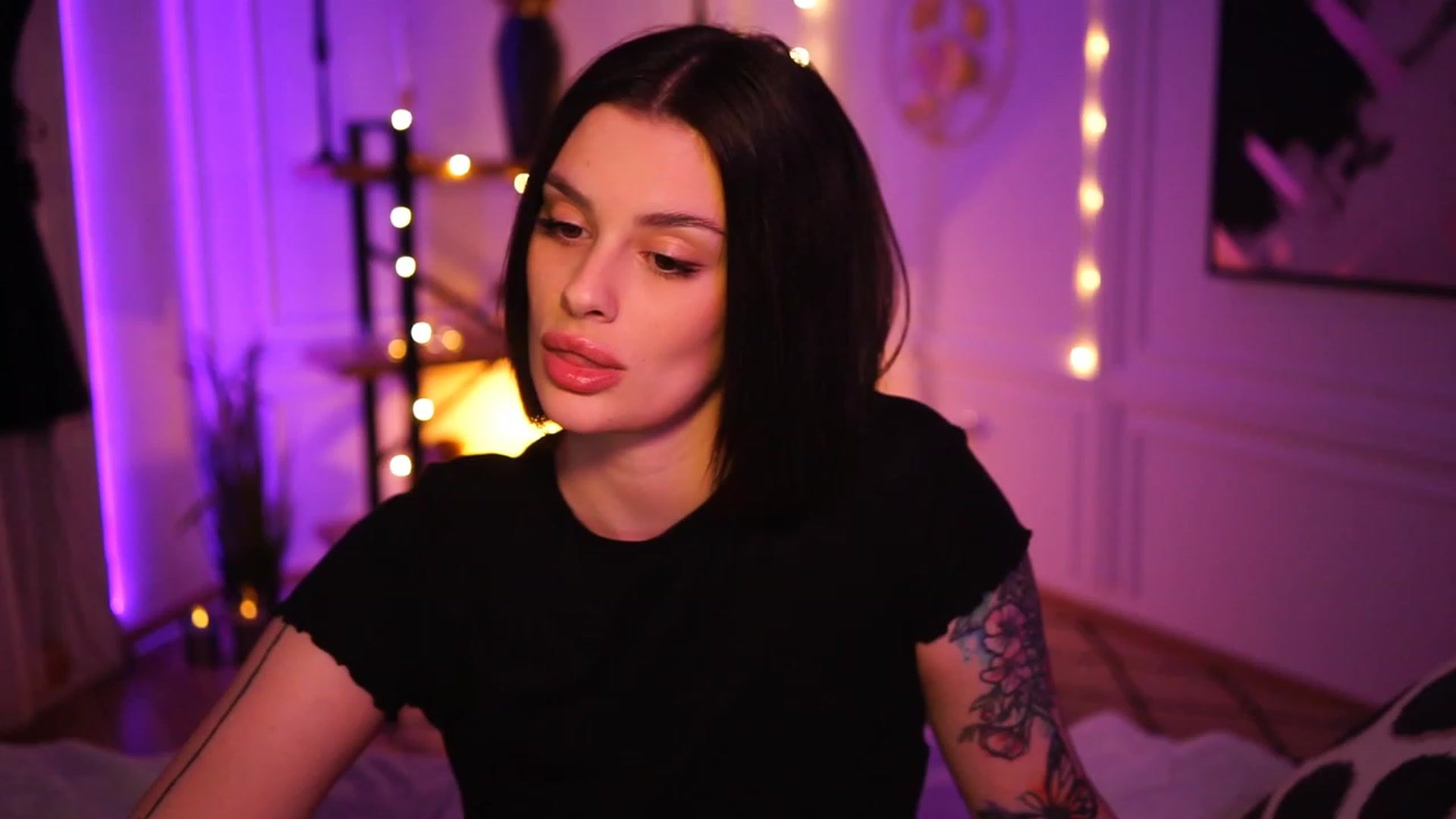Gallery image thumbnail from lucynutty's myfreecams stream on, 11/21/2022, 19:40 image 6 of 20