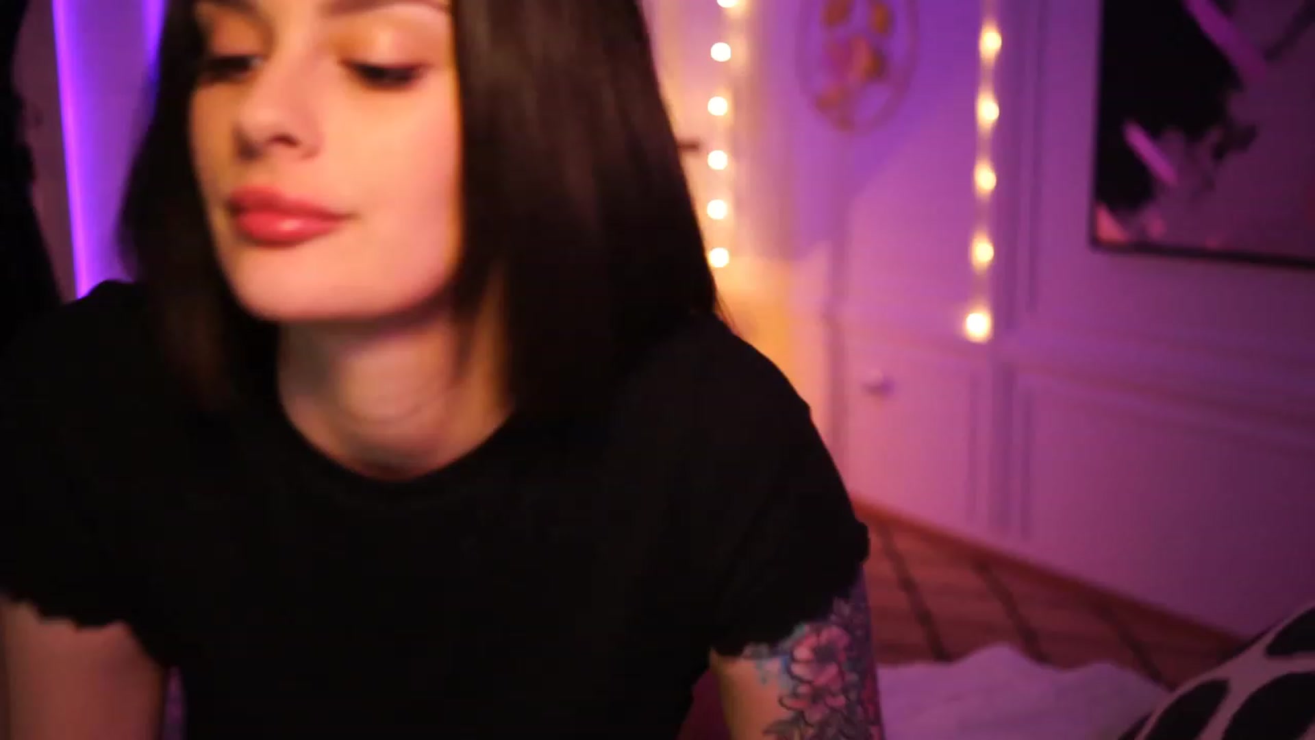 Gallery image thumbnail from lucynutty's myfreecams stream on, 11/21/2022, 19:40 image 5 of 20