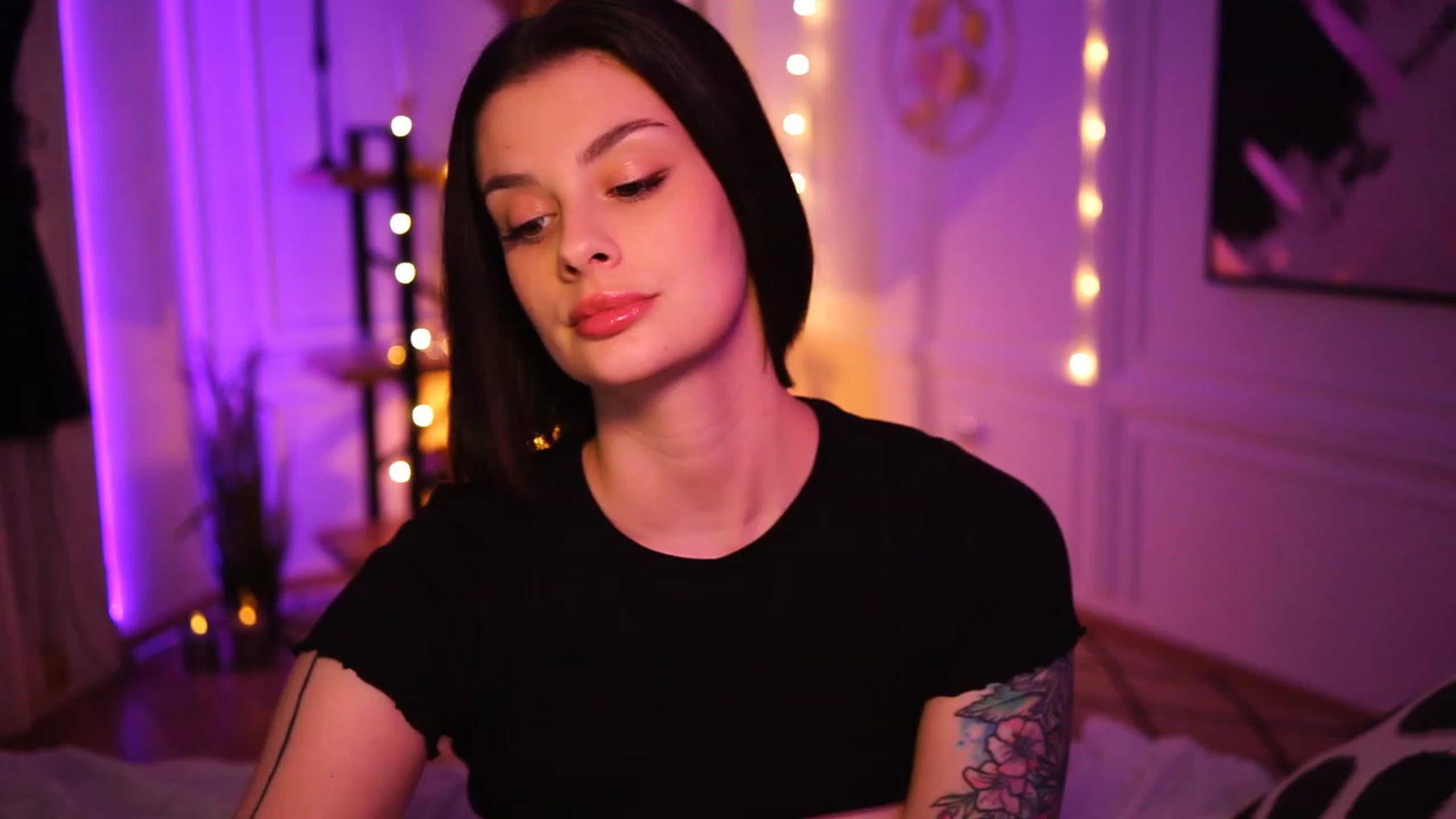 Gallery image thumbnail from lucynutty's myfreecams stream on, 11/21/2022, 19:40 image 11 of 20