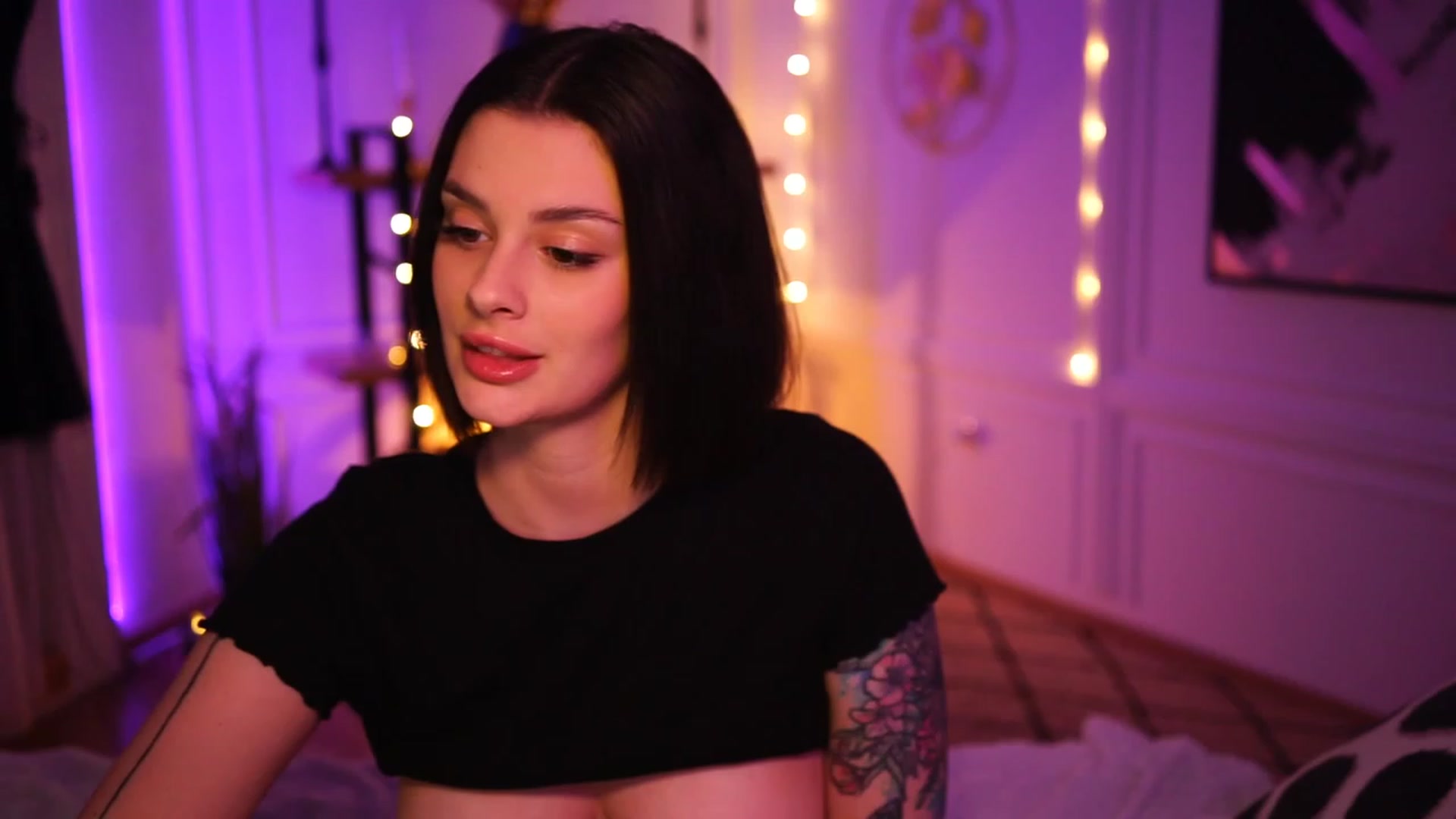Gallery image thumbnail from lucynutty's myfreecams stream on, 11/21/2022, 19:40 image 14 of 20