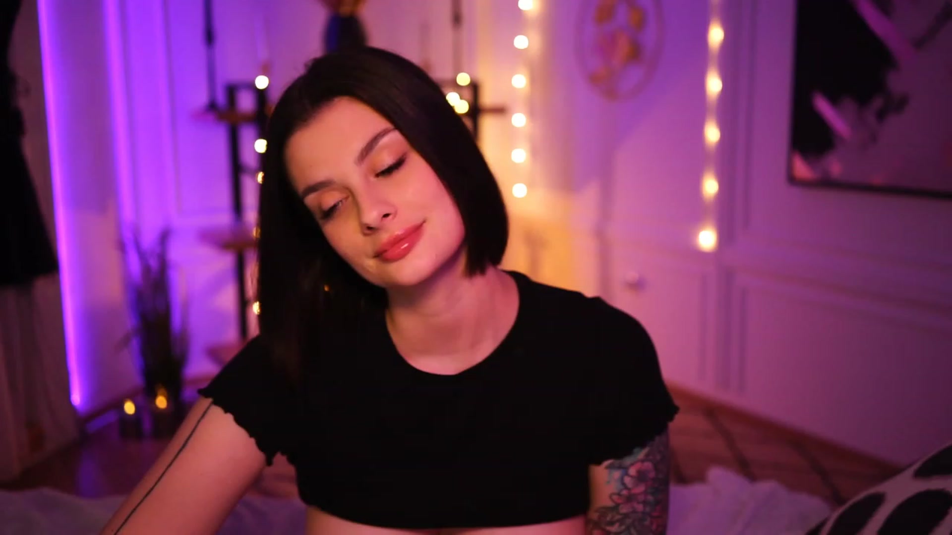 Gallery image thumbnail from lucynutty's myfreecams stream on, 11/21/2022, 19:40 image 16 of 20