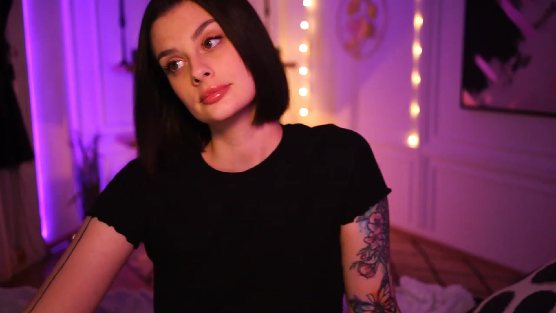 Gallery image thumbnail from lucynutty's myfreecams stream on, 11/21/2022, 19:40 image 19 of 20