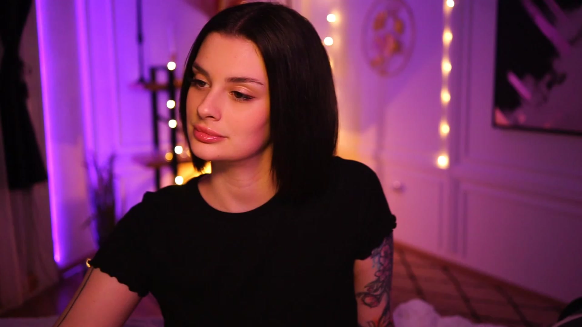 Gallery image thumbnail from lucynutty's myfreecams stream on, 11/21/2022, 21:44 image 1 of 20