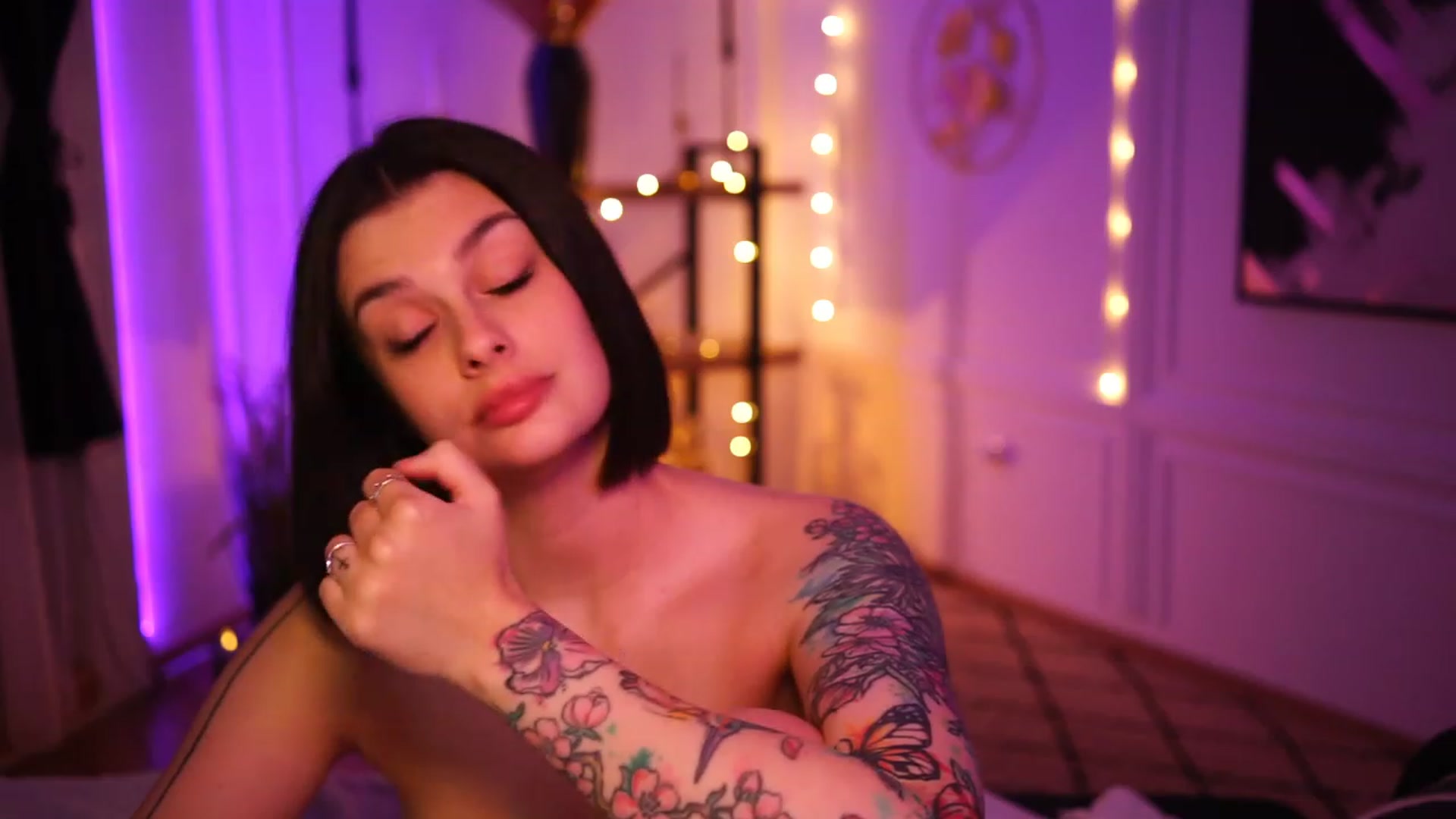 Gallery image thumbnail from lucynutty's myfreecams stream on, 11/21/2022, 21:44 image 17 of 20