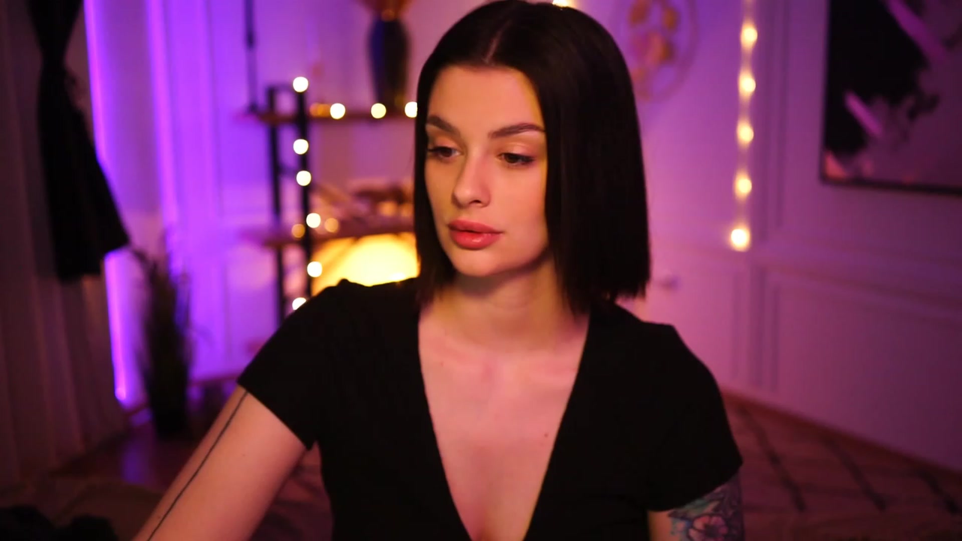 Gallery image thumbnail from lucynutty's myfreecams stream on, 11/24/2022, 12:29 image 3 of 20