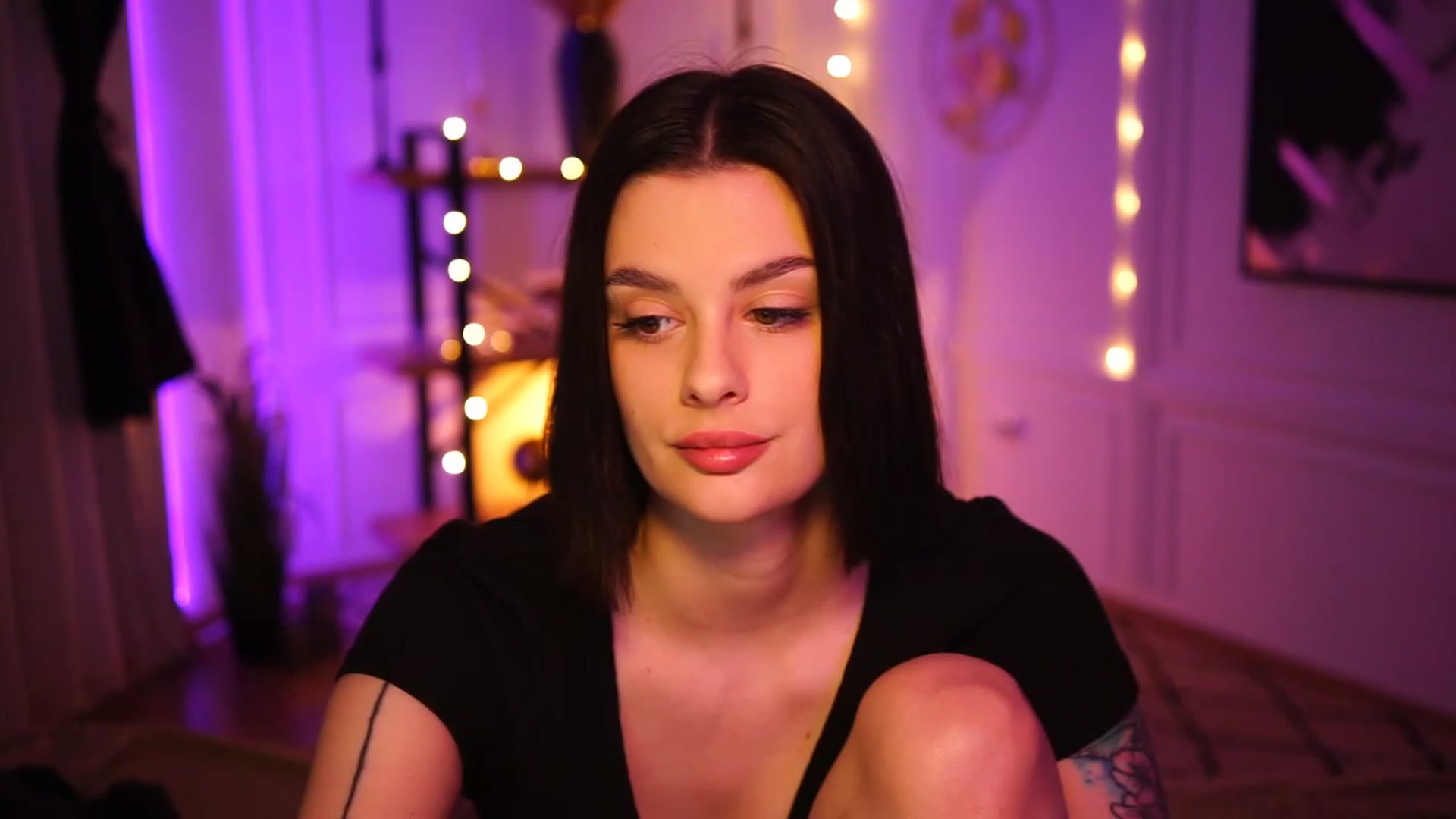 Gallery image thumbnail from lucynutty's myfreecams stream on, 11/24/2022, 12:29 image 8 of 20