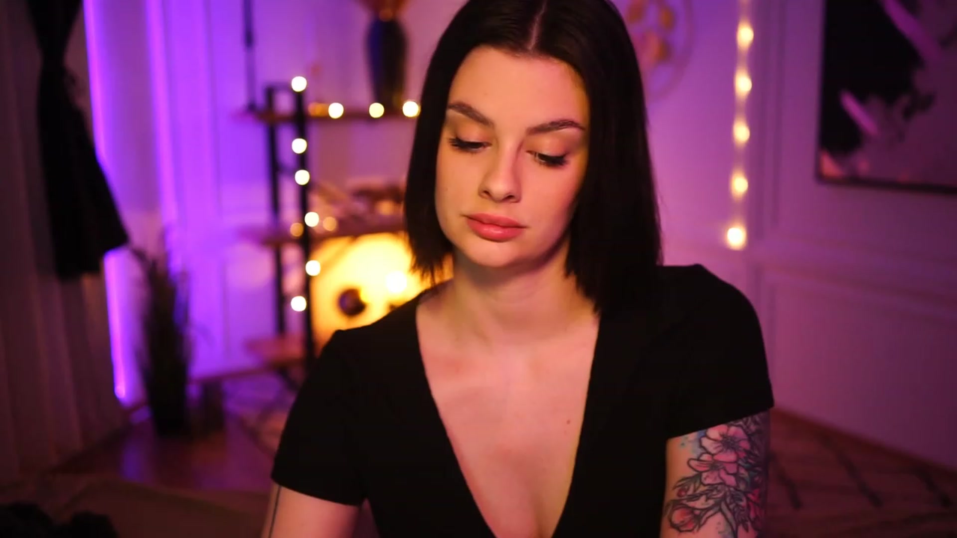 Gallery image thumbnail from lucynutty's myfreecams stream on, 11/24/2022, 12:29 image 6 of 20