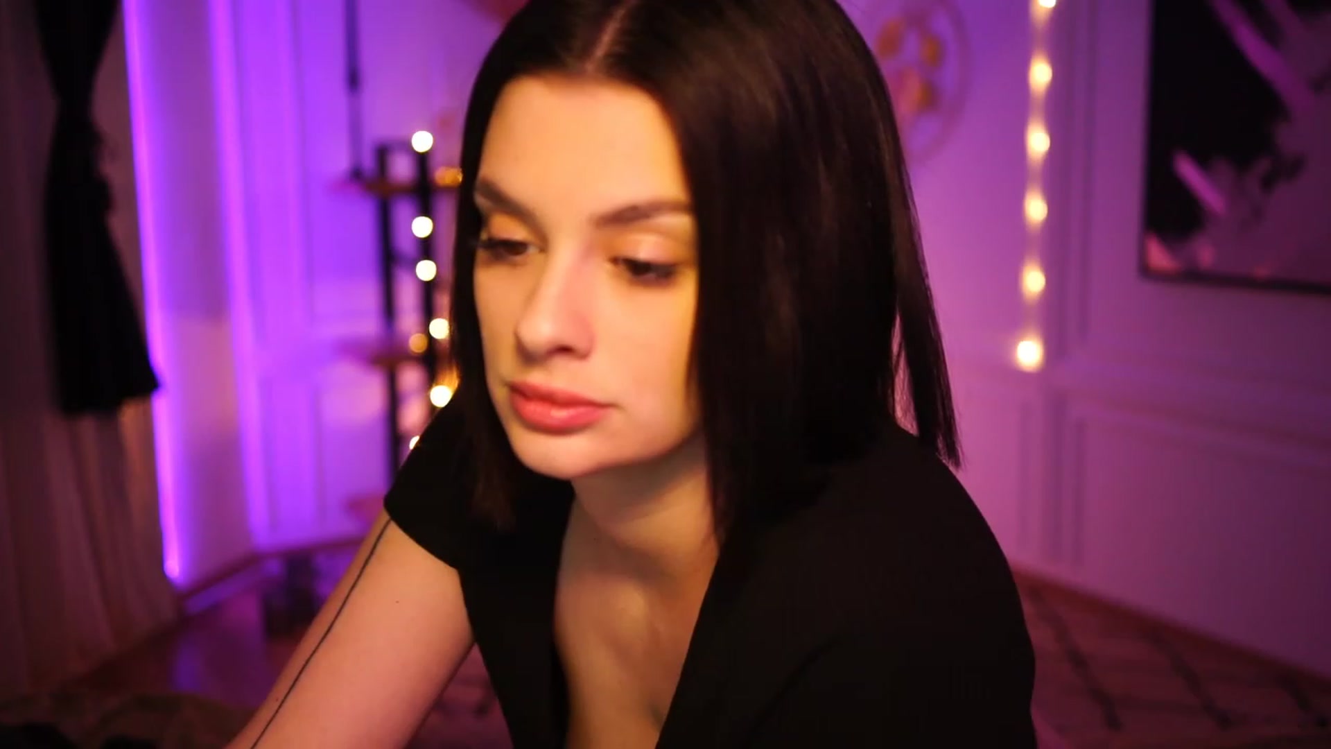 Gallery image thumbnail from lucynutty's myfreecams stream on, 11/24/2022, 13:38 image 12 of 20