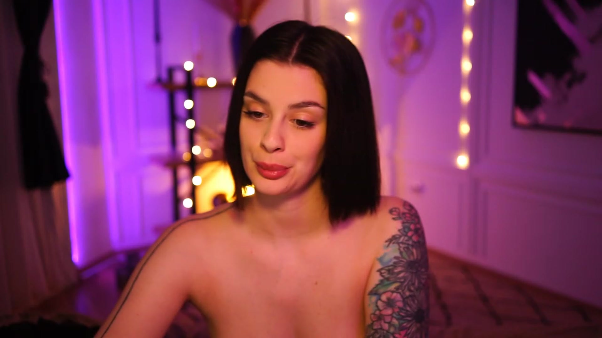 Gallery image thumbnail from lucynutty's myfreecams stream on, 11/24/2022, 15:41 image 6 of 20