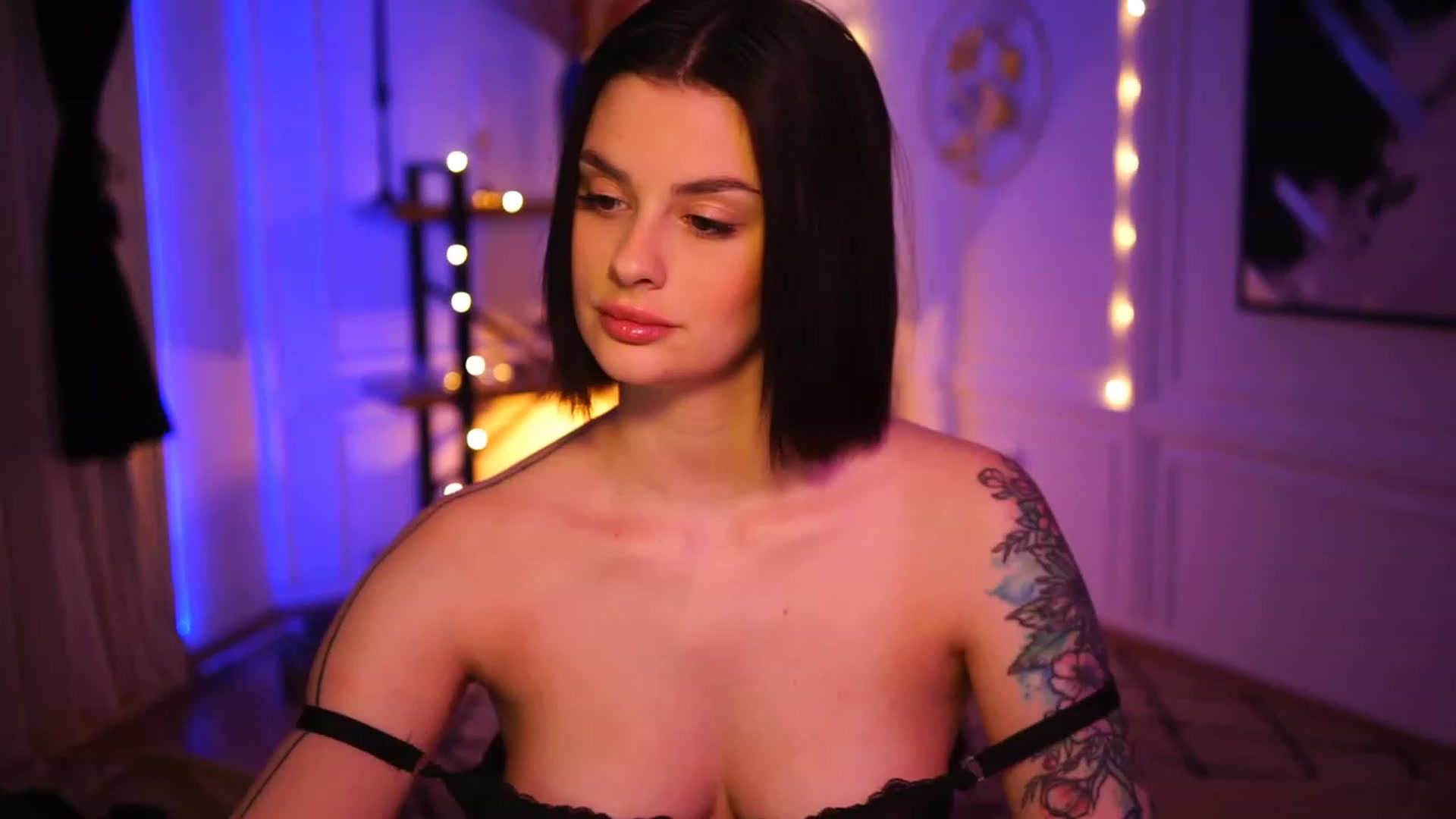 Gallery image thumbnail from lucynutty's myfreecams stream on, 11/24/2022, 16:25 image 7 of 20