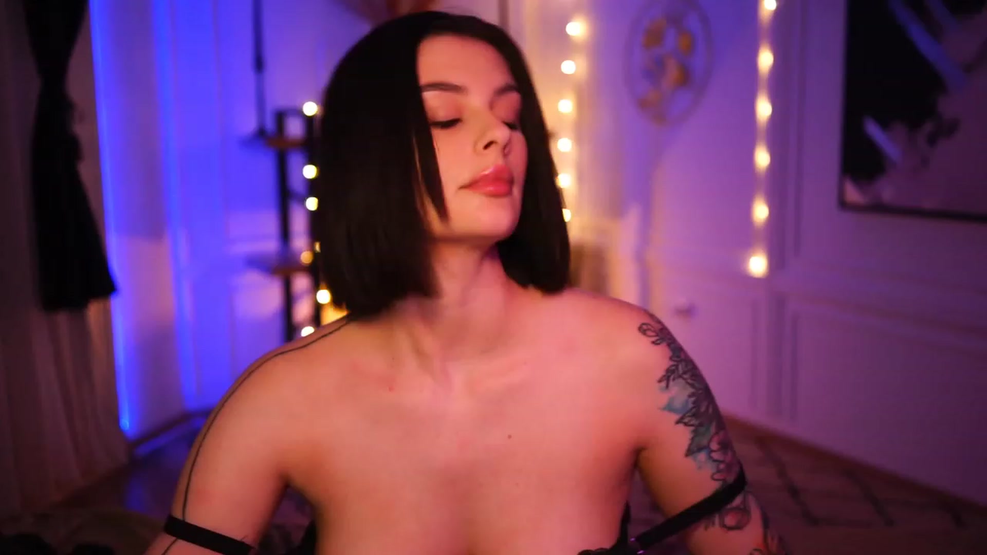 Gallery image thumbnail from lucynutty's myfreecams stream on, 11/24/2022, 16:25 image 6 of 20
