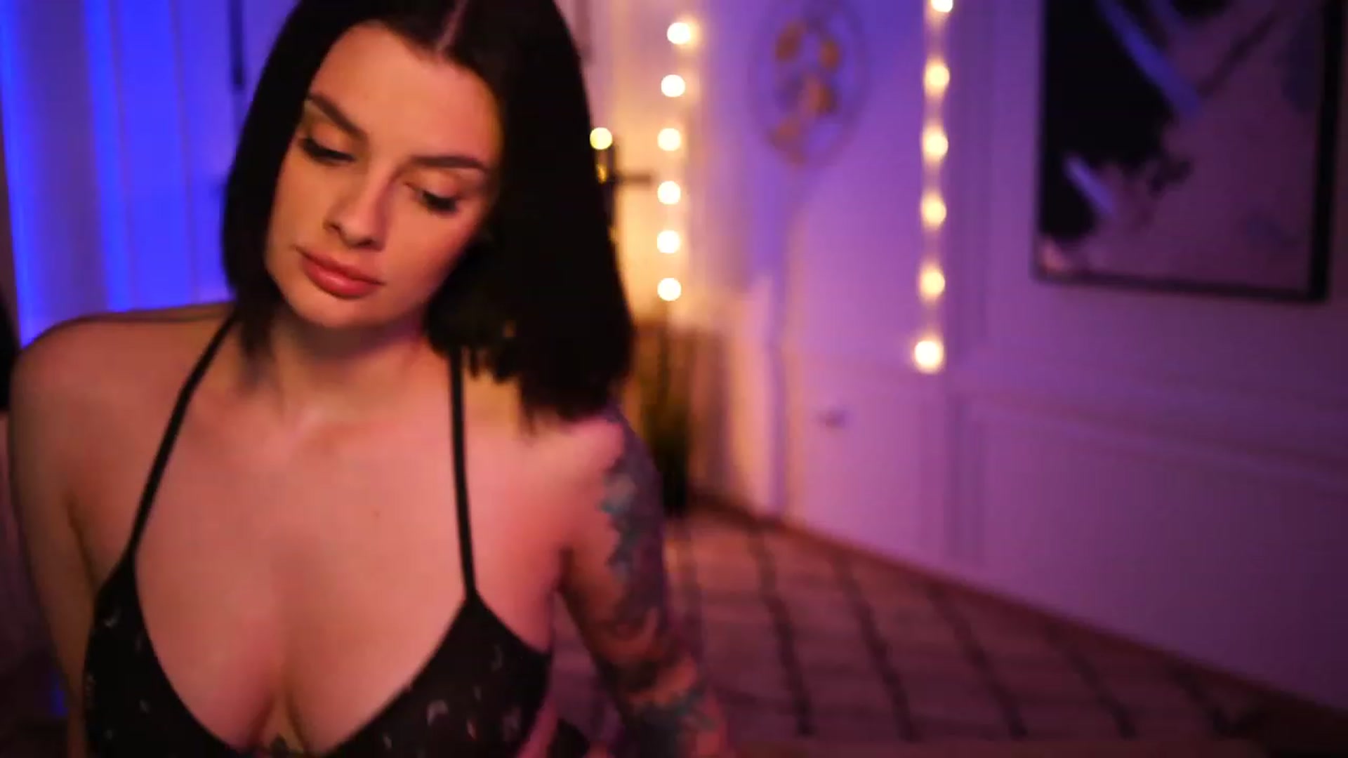 Gallery image thumbnail from lucynutty's myfreecams stream on, 11/24/2022, 17:40 image 11 of 20