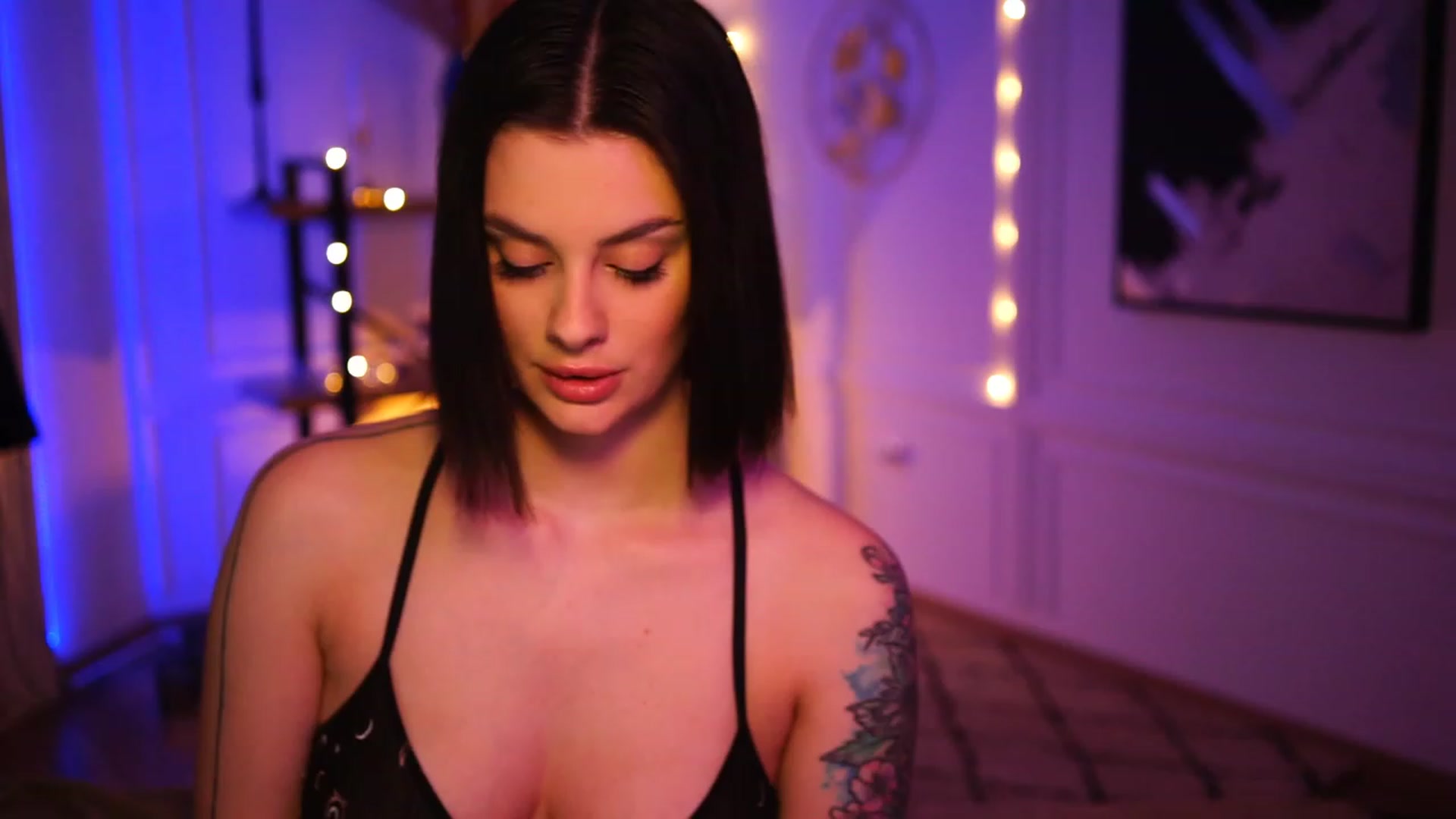 Gallery image thumbnail from lucynutty's myfreecams stream on, 11/24/2022, 17:40 image 6 of 20