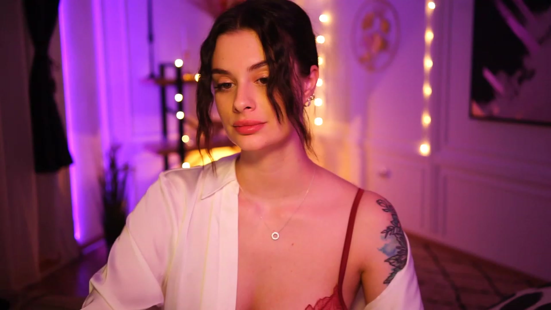 Gallery image thumbnail from lucynutty's myfreecams stream on, 11/27/2022, 24:09 image 7 of 20