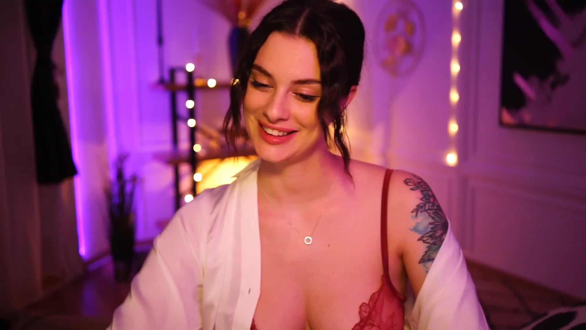 Gallery image thumbnail from lucynutty's myfreecams stream on, 11/27/2022, 24:25 image 11 of 20