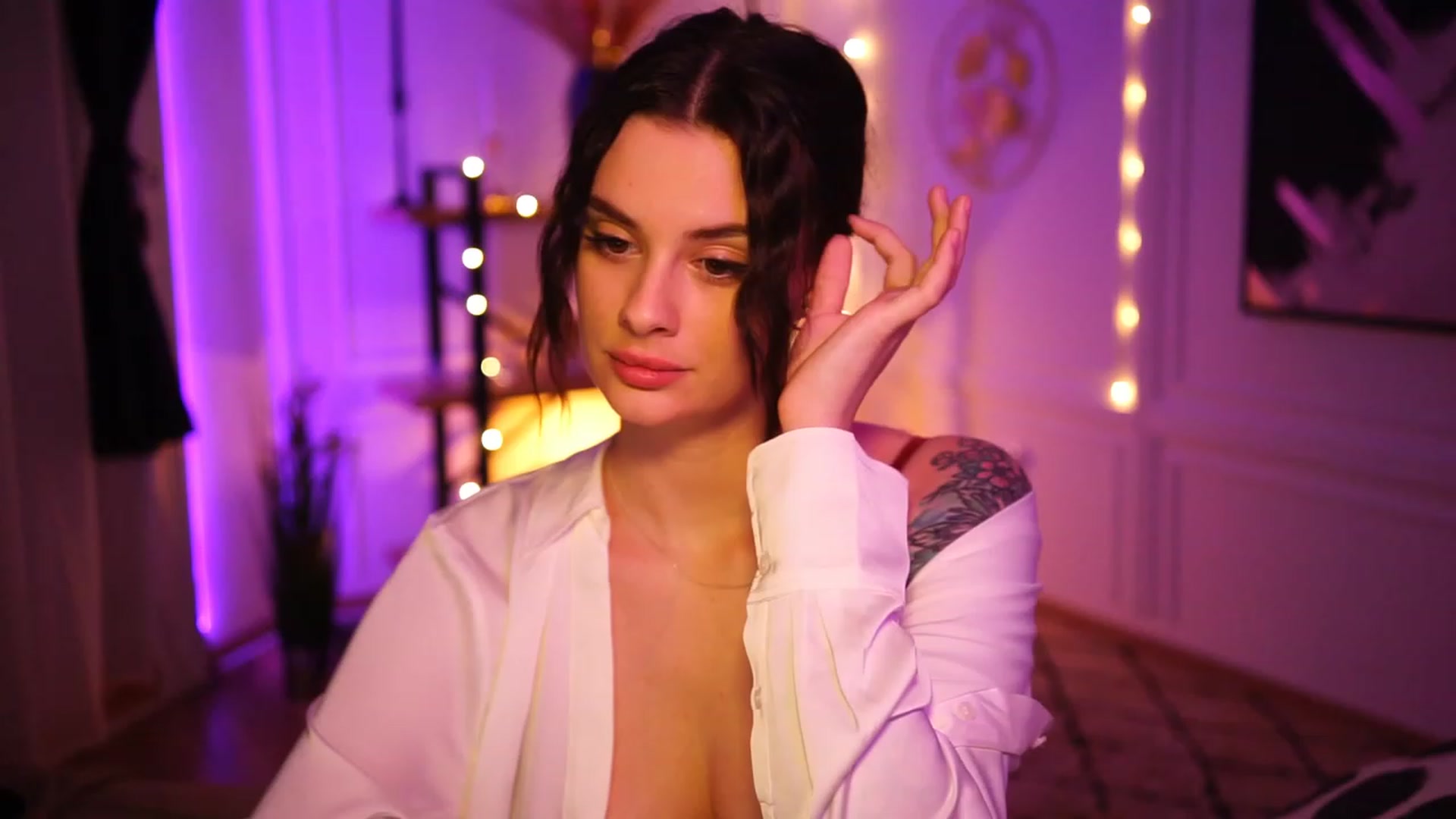 Gallery image thumbnail from lucynutty's myfreecams stream on, 11/27/2022, 24:25 image 4 of 20