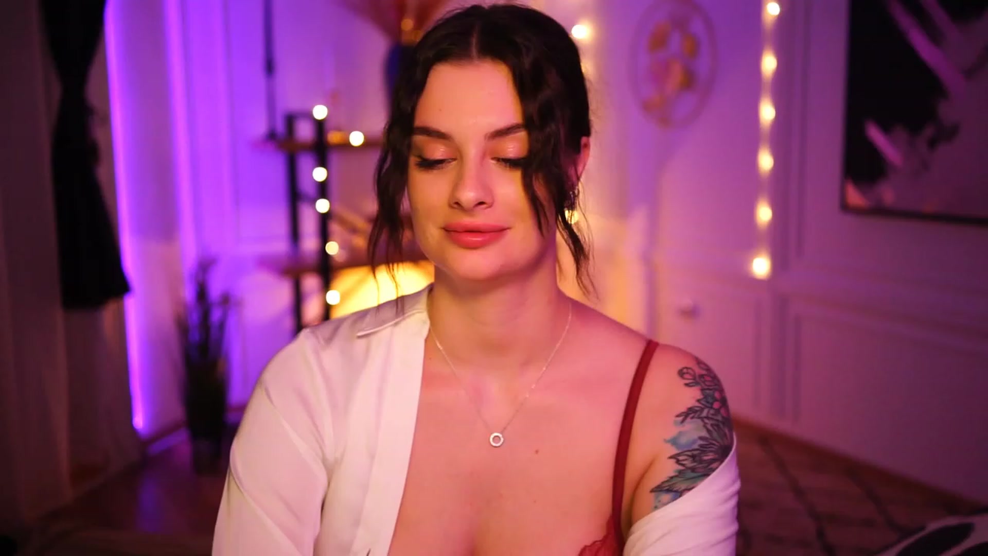 Gallery image thumbnail from lucynutty's myfreecams stream on, 11/27/2022, 24:25 image 16 of 20