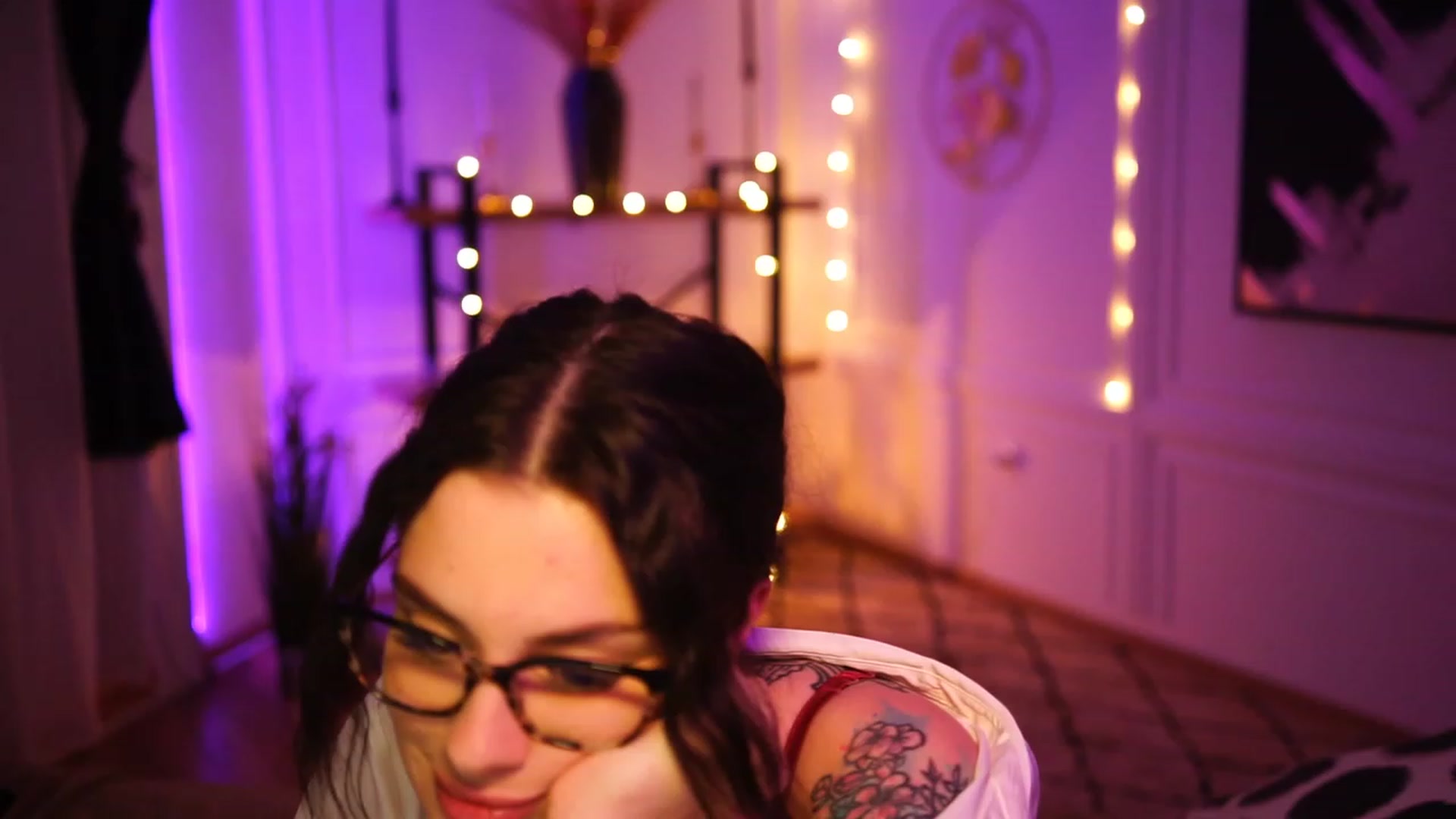 Gallery image thumbnail from lucynutty's myfreecams stream on, 11/27/2022, 01:12 image 8 of 20