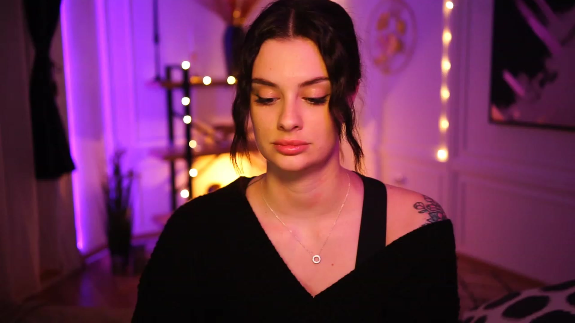 Gallery image thumbnail from lucynutty's myfreecams stream on, 11/27/2022, 01:12 image 18 of 20