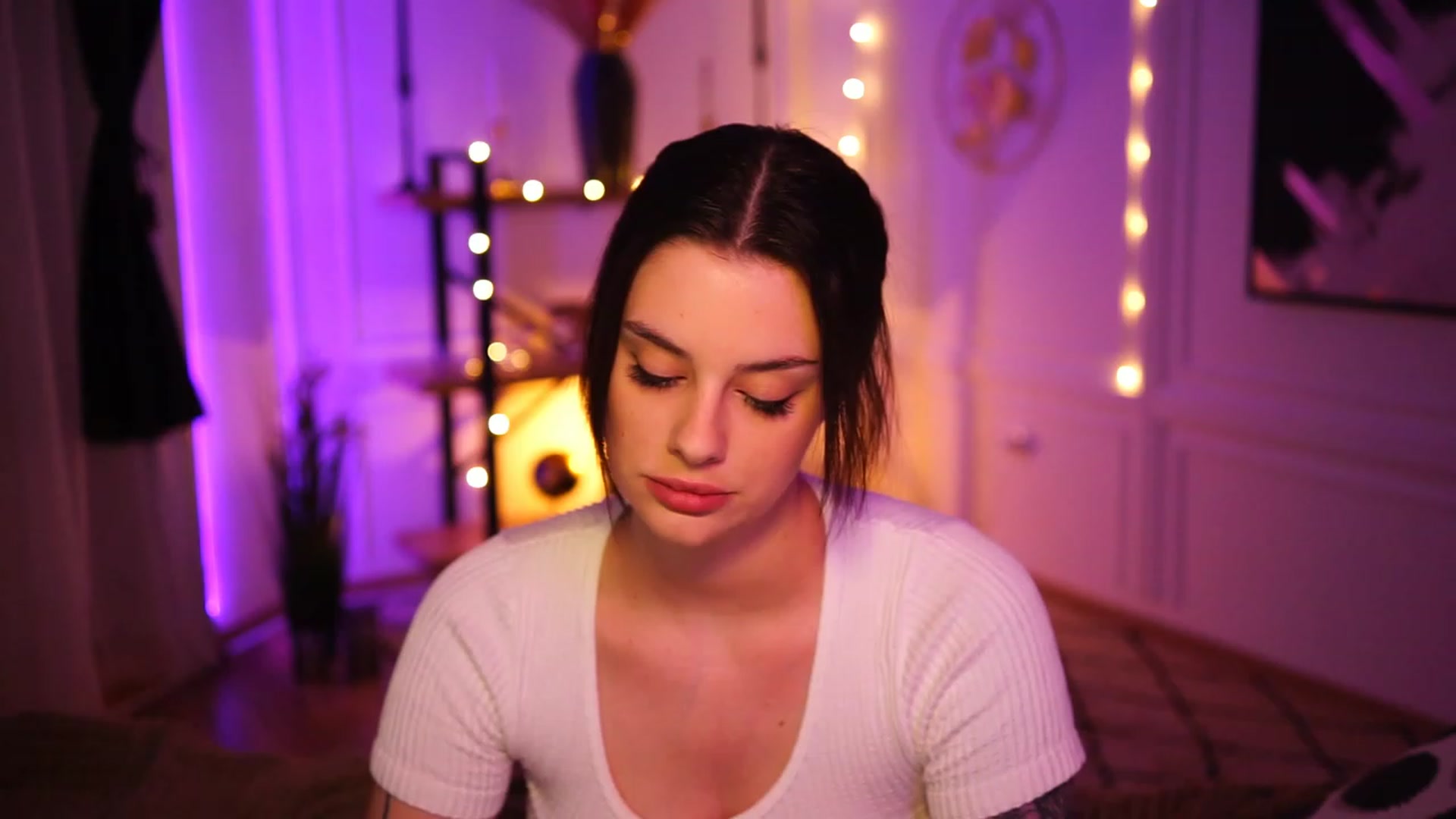 Gallery image thumbnail from lucynutty's myfreecams stream on, 11/27/2022, 13:53 image 17 of 20