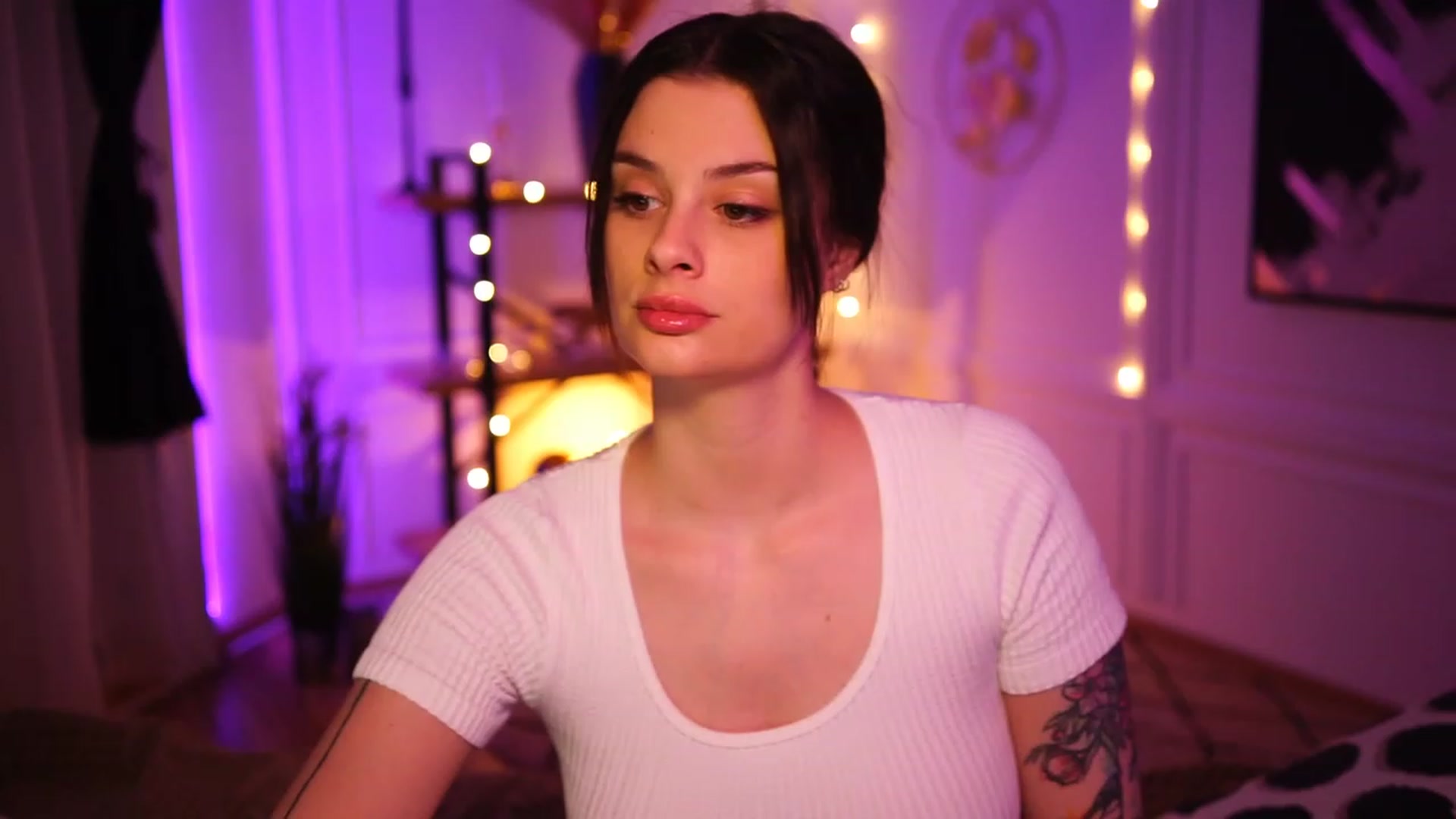Gallery image thumbnail from lucynutty's myfreecams stream on, 11/27/2022, 16:02 image 2 of 20