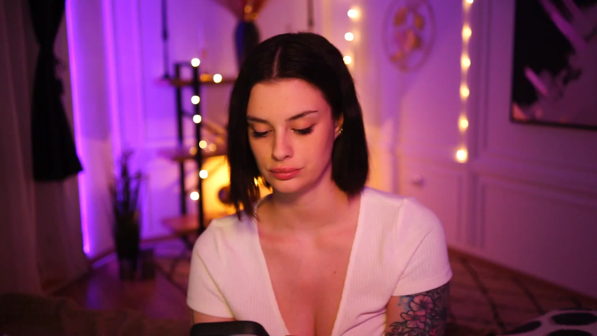 Gallery image thumbnail from lucynutty's myfreecams stream on, 11/27/2022, 20:54 image 3 of 20