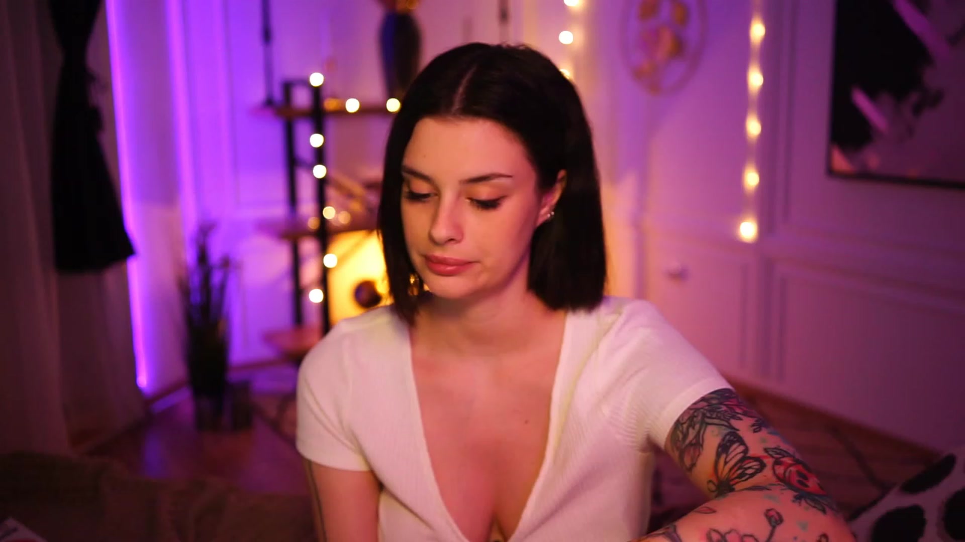 Gallery image thumbnail from lucynutty's myfreecams stream on, 11/27/2022, 20:54 image 4 of 20