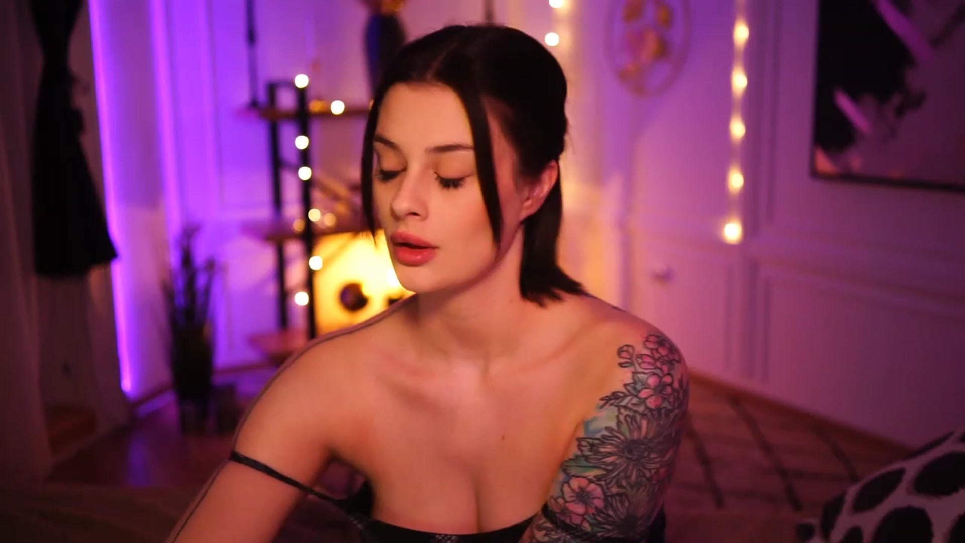 Gallery image thumbnail from lucynutty's myfreecams stream on, 11/28/2022, 16:39 image 16 of 20