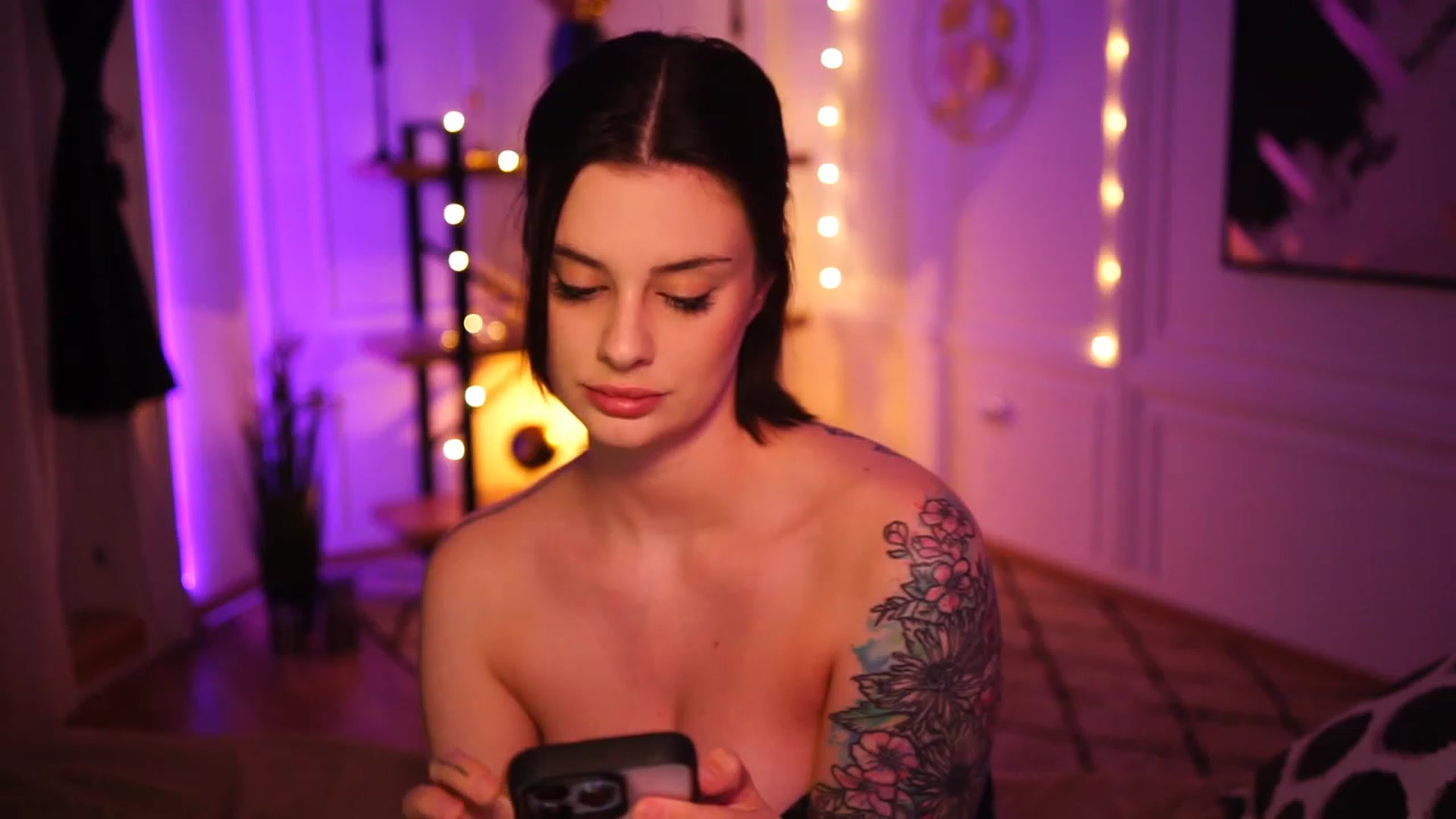 Gallery image thumbnail from lucynutty's myfreecams stream on, 11/28/2022, 16:39 image 8 of 20
