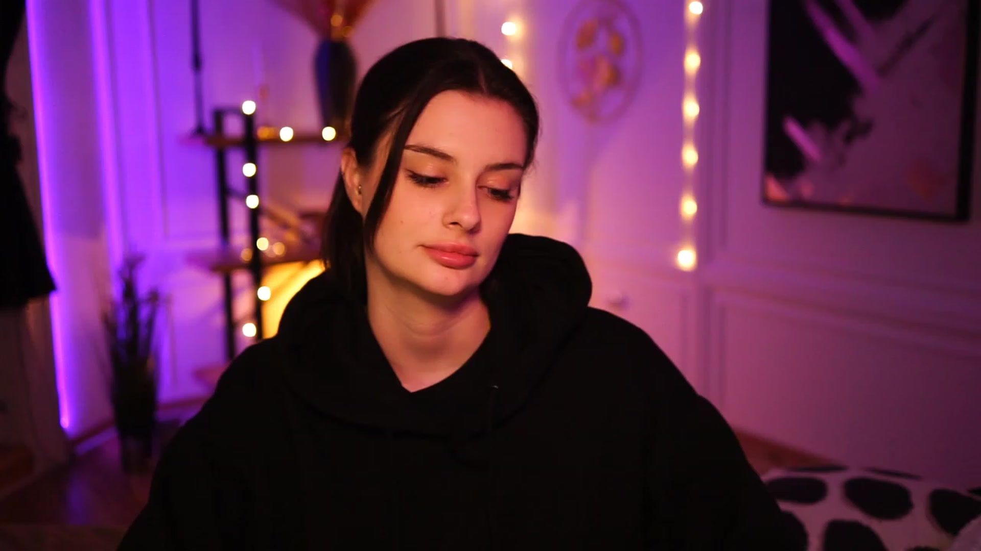 Gallery image thumbnail from lucynutty's myfreecams stream on, 11/28/2022, 21:00 image 18 of 20
