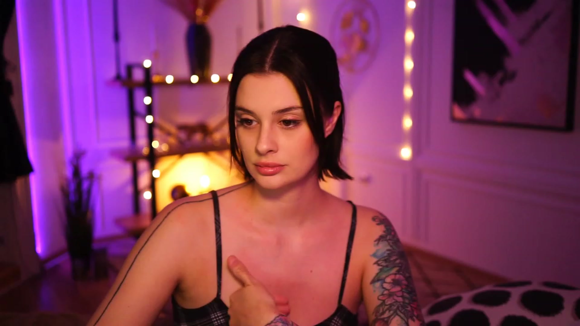 Gallery image thumbnail from lucynutty's myfreecams stream on, 11/28/2022, 21:00 image 5 of 20
