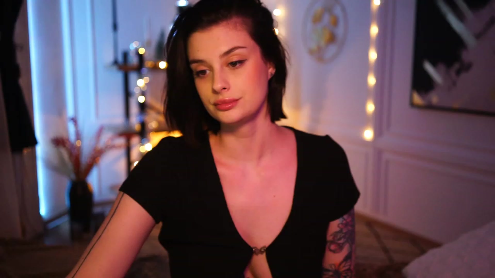 Gallery image thumbnail from lucynutty's myfreecams stream on, 12/02/2022, 19:51 image 17 of 20