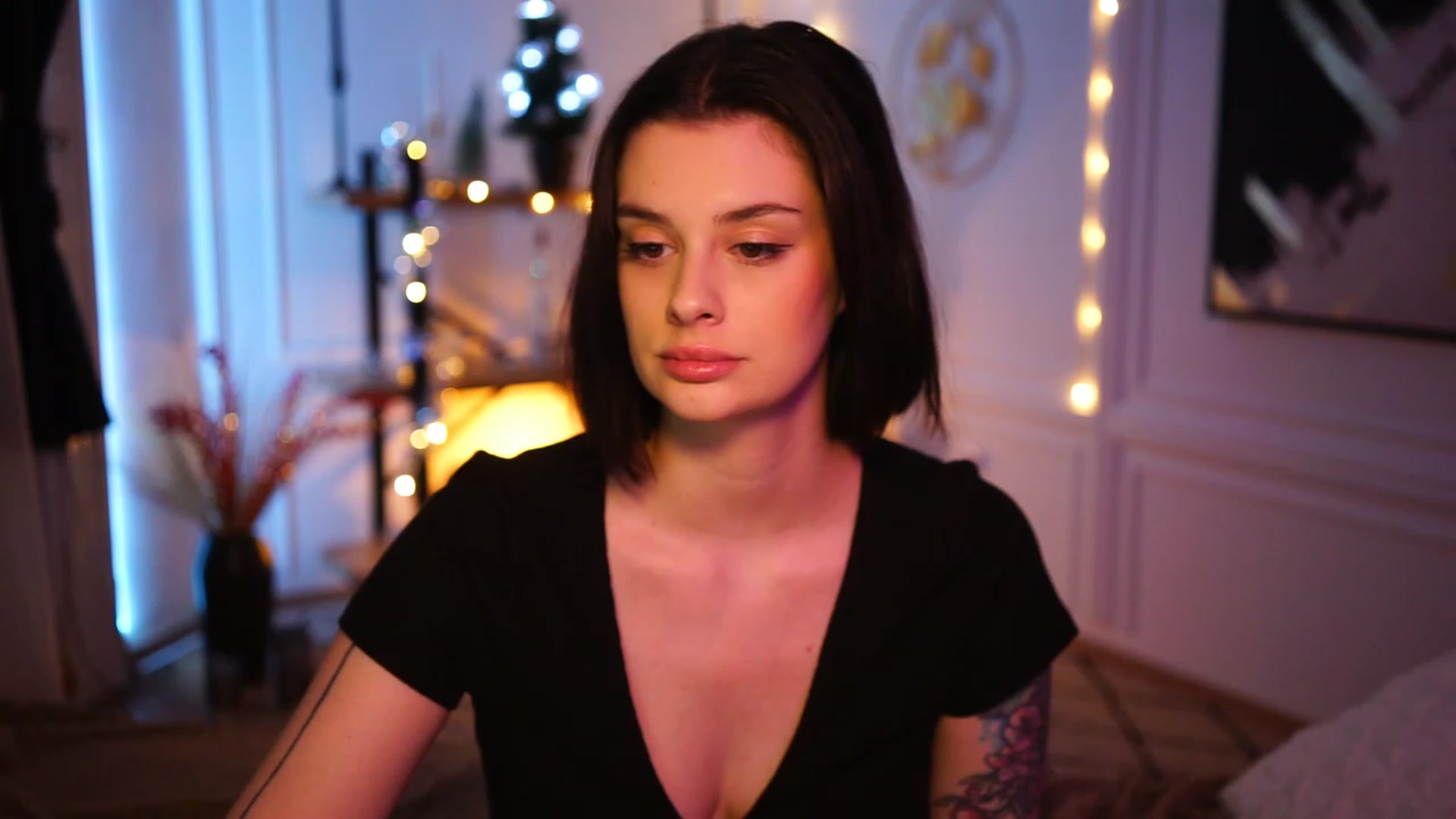 Gallery image thumbnail from lucynutty's myfreecams stream on, 12/02/2022, 19:51 image 15 of 20