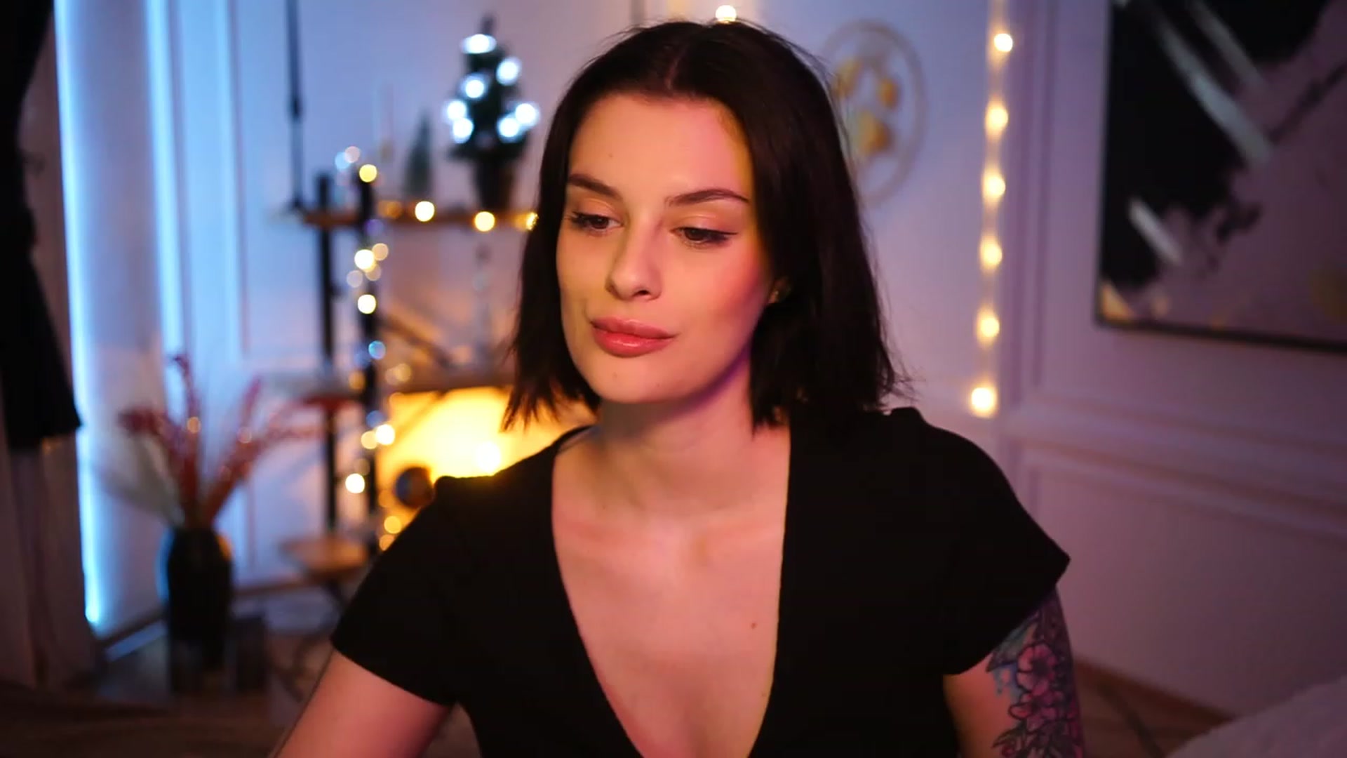 Gallery image thumbnail from lucynutty's myfreecams stream on, 12/02/2022, 19:51 image 2 of 20