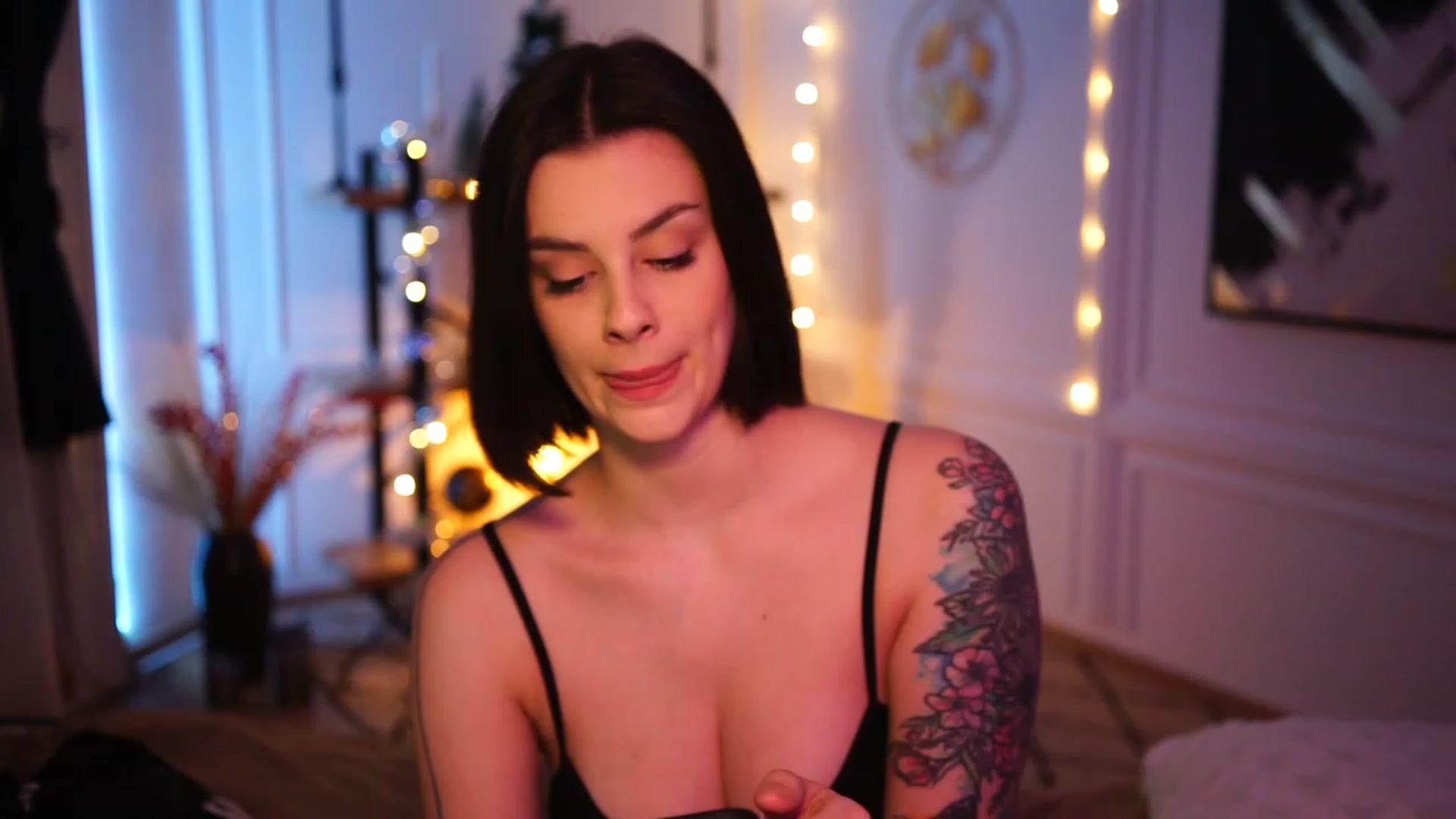 Gallery image thumbnail from lucynutty's myfreecams stream on, 12/03/2022, 16:16 image 7 of 20