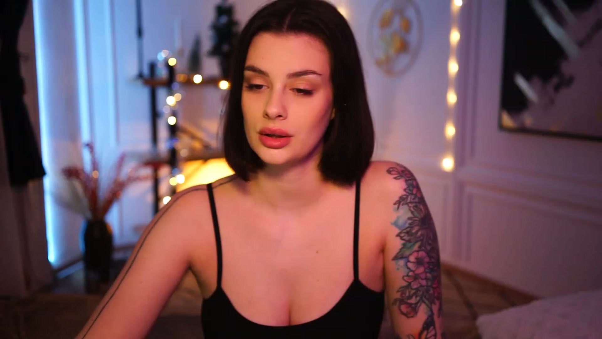 Gallery image thumbnail from lucynutty's myfreecams stream on, 12/03/2022, 16:16 image 1 of 20