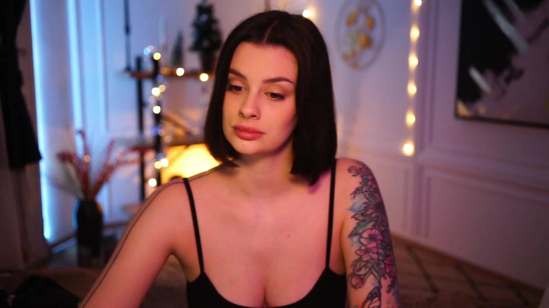 Gallery image thumbnail from lucynutty's myfreecams stream on, 12/03/2022, 16:16 image 11 of 20