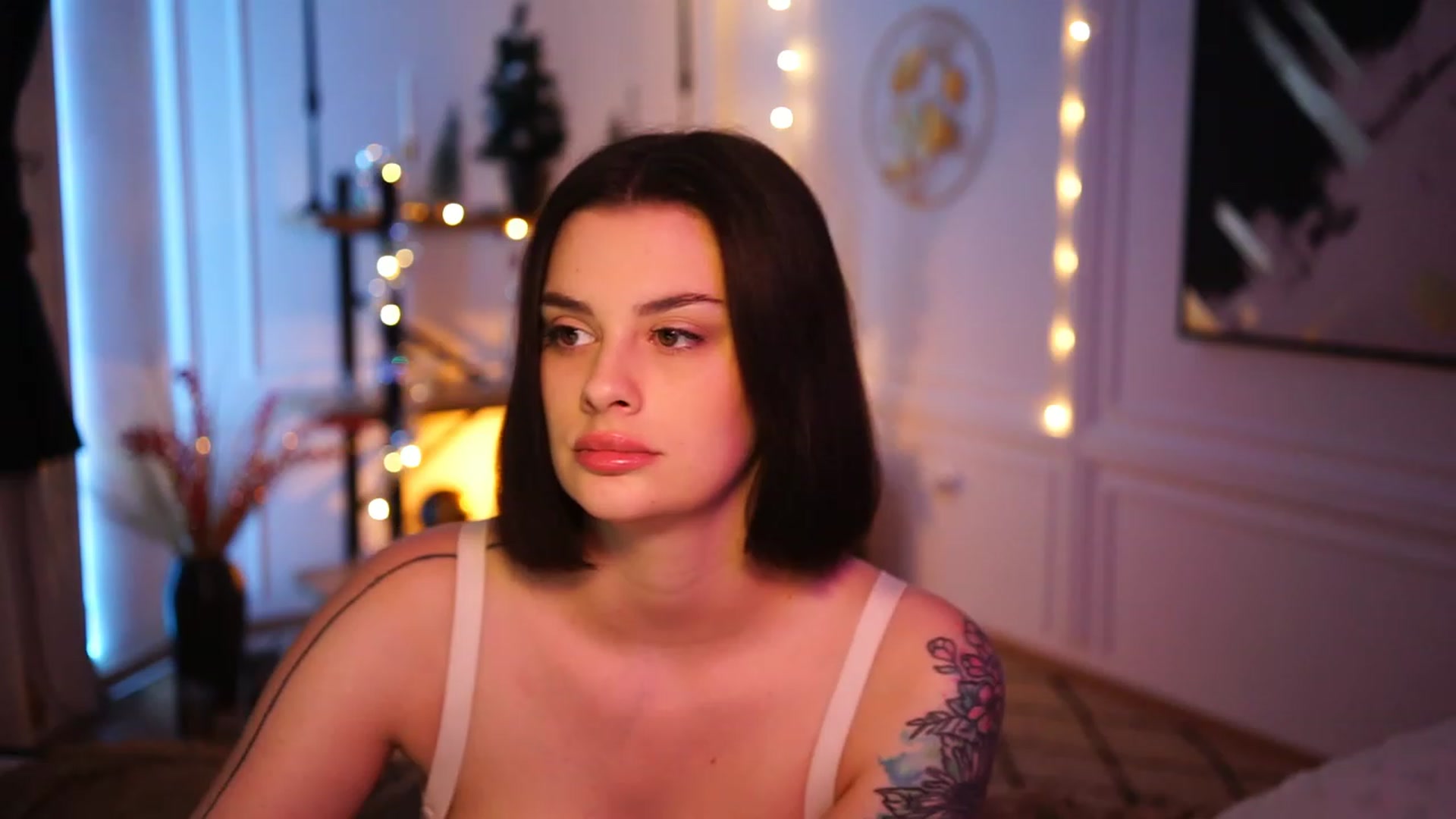 Gallery image thumbnail from lucynutty's myfreecams stream on, 12/03/2022, 19:35 image 12 of 20