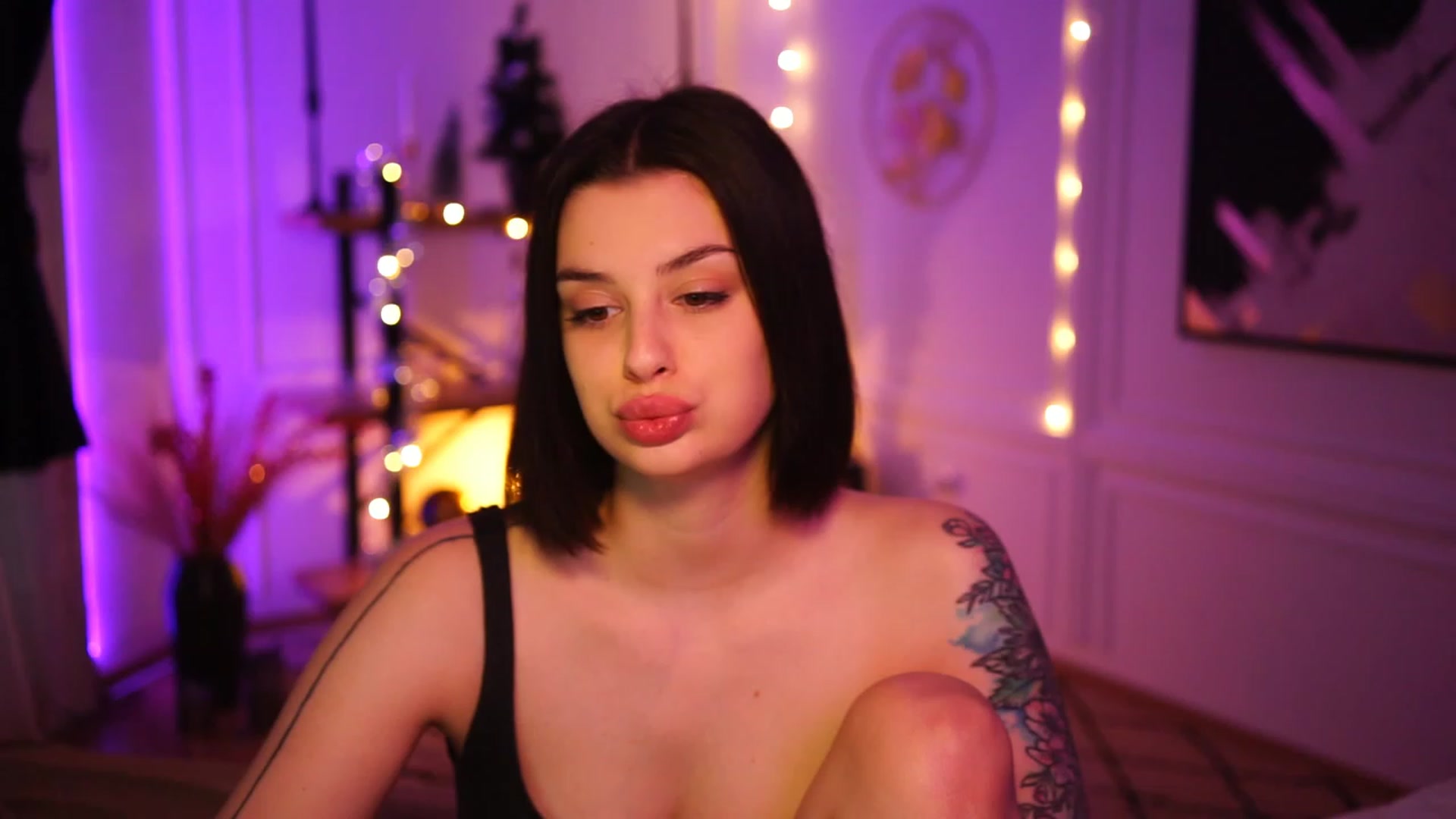Gallery image thumbnail from lucynutty's myfreecams stream on, 12/04/2022, 09:52 image 10 of 20