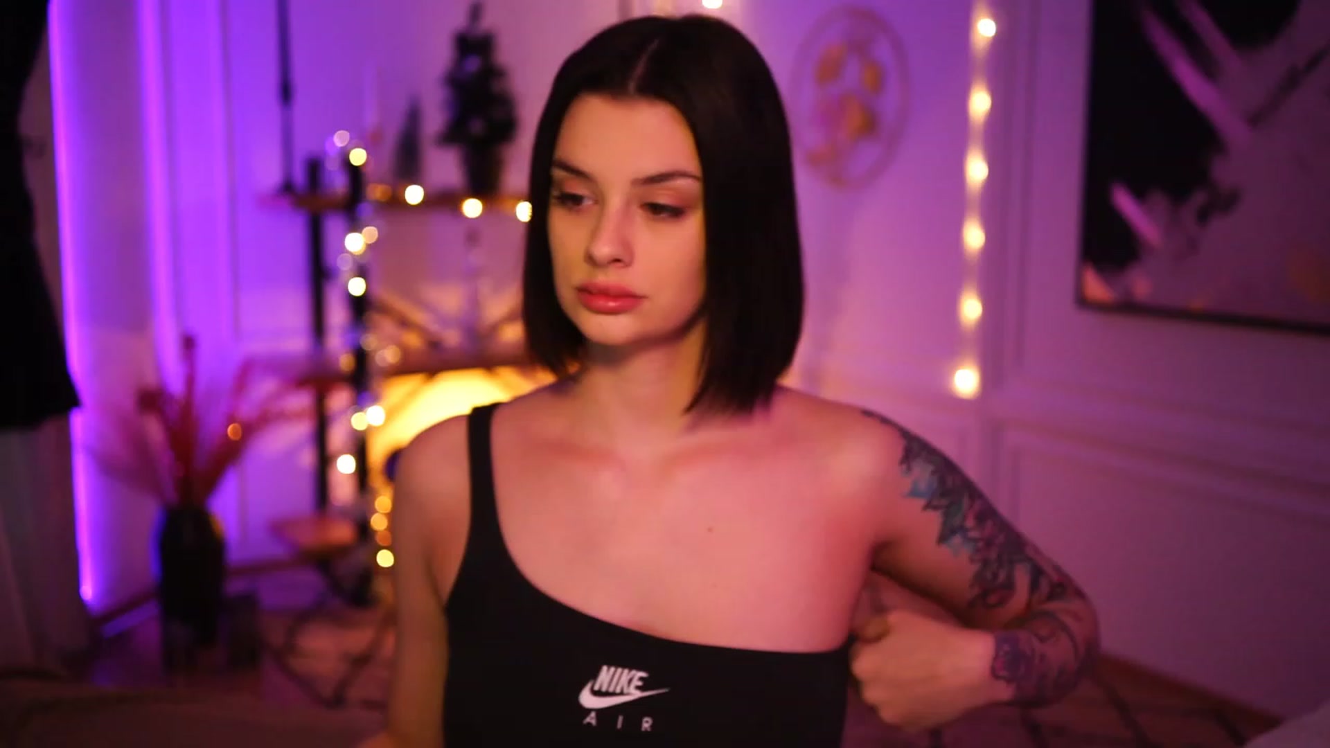 Gallery image thumbnail from lucynutty's myfreecams stream on, 12/04/2022, 09:52 image 1 of 20