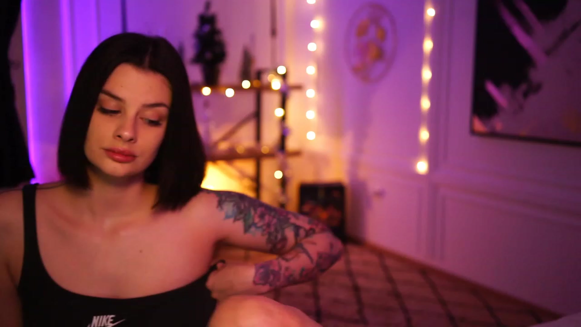 Gallery image thumbnail from lucynutty's myfreecams stream on, 12/04/2022, 09:52 image 7 of 20