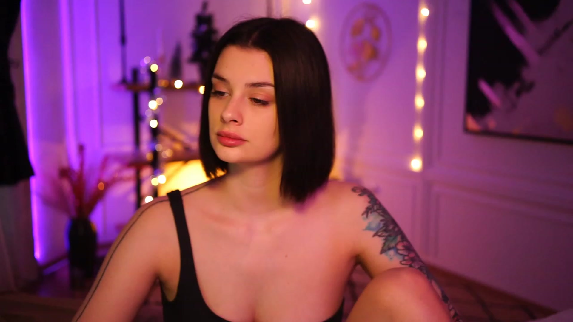 Gallery image thumbnail from lucynutty's myfreecams stream on, 12/04/2022, 09:52 image 16 of 20