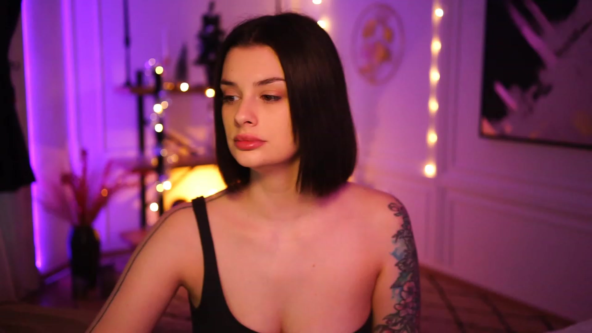 Gallery image thumbnail from lucynutty's myfreecams stream on, 12/04/2022, 09:52 image 18 of 20