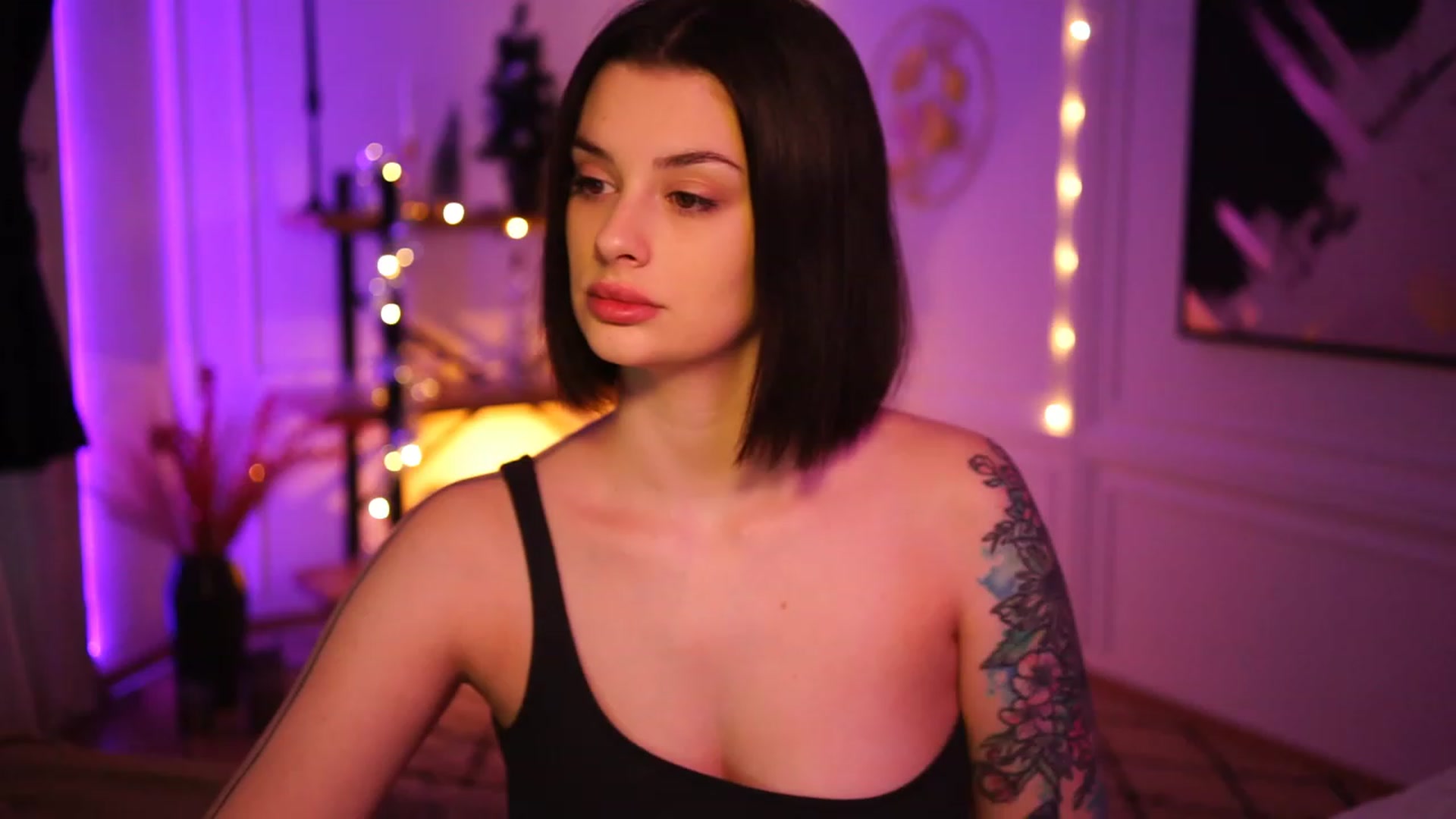 Gallery image thumbnail from lucynutty's myfreecams stream on, 12/04/2022, 09:52 image 3 of 20