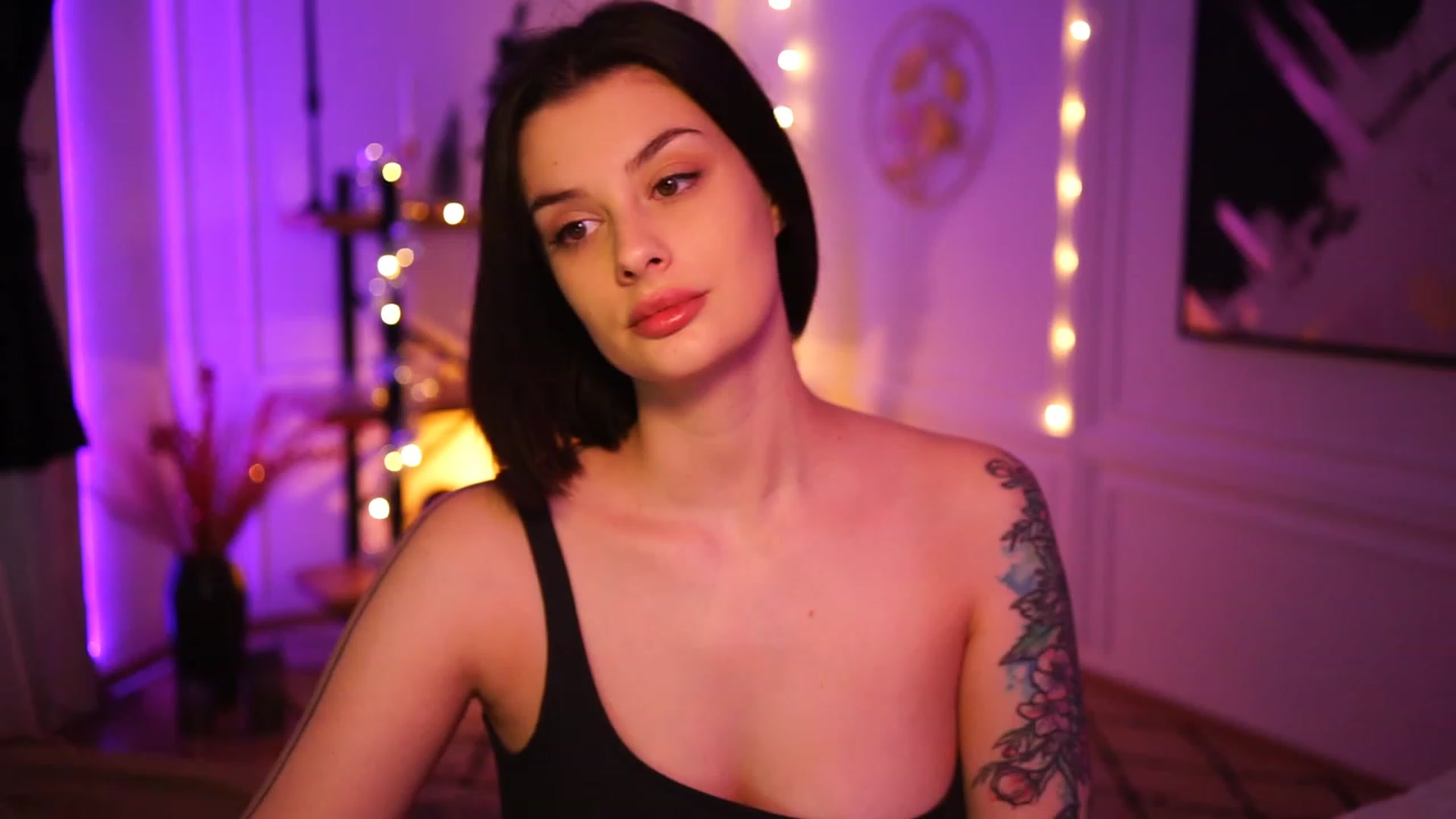 Gallery image thumbnail from lucynutty's myfreecams stream on, 12/04/2022, 09:52 image 5 of 20