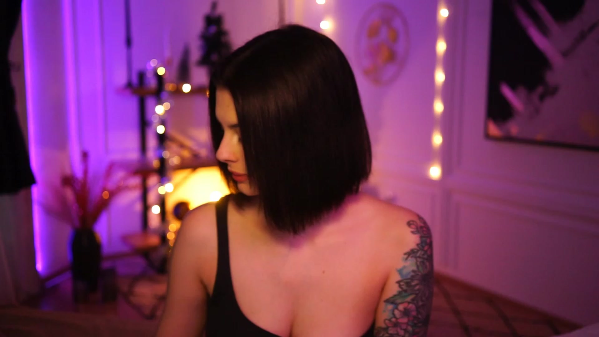 Gallery image thumbnail from lucynutty's myfreecams stream on, 12/04/2022, 09:52 image 19 of 20