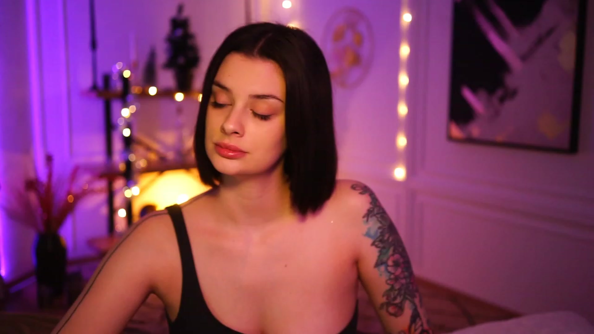Gallery image thumbnail from lucynutty's myfreecams stream on, 12/04/2022, 12:36 image 18 of 20