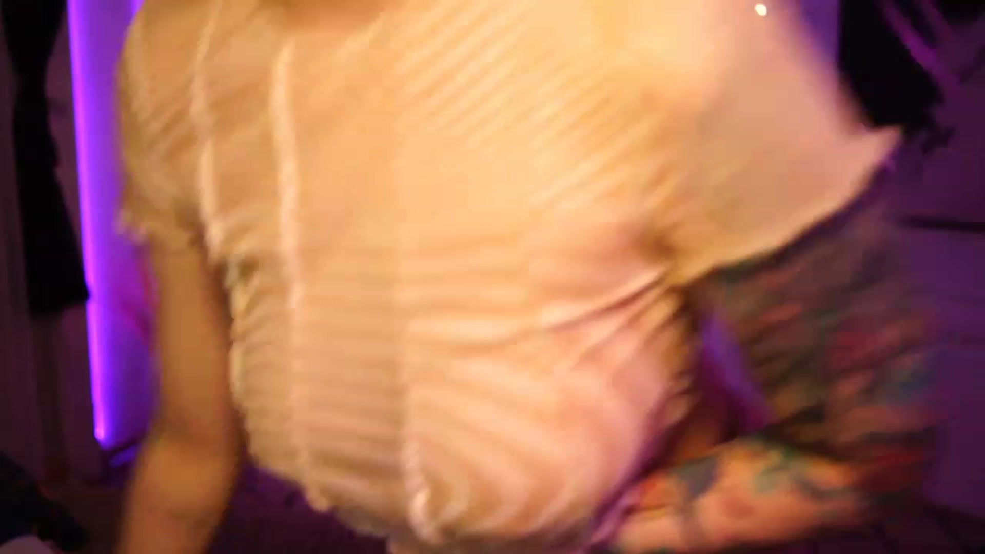 Gallery image thumbnail from lucynutty's myfreecams stream on, 12/07/2022, 19:52 image 17 of 20