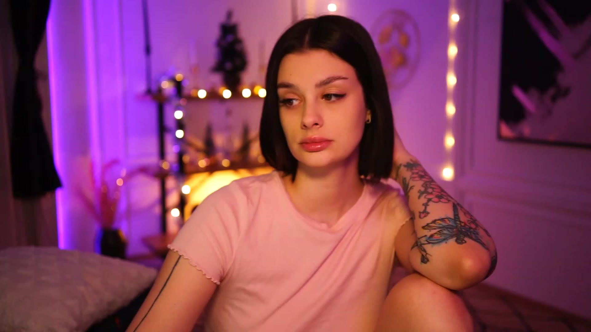 Gallery image thumbnail from lucynutty's myfreecams stream on, 12/10/2022, 11:25 image 12 of 20