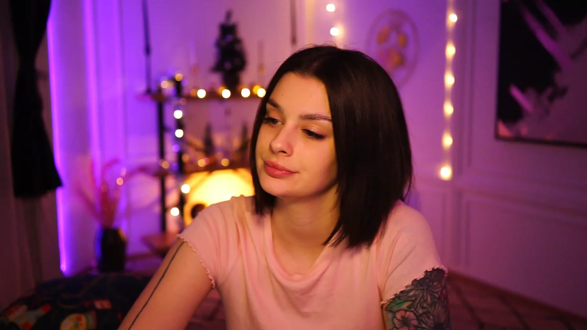 Gallery image thumbnail from lucynutty's myfreecams stream on, 12/10/2022, 14:13 image 13 of 20